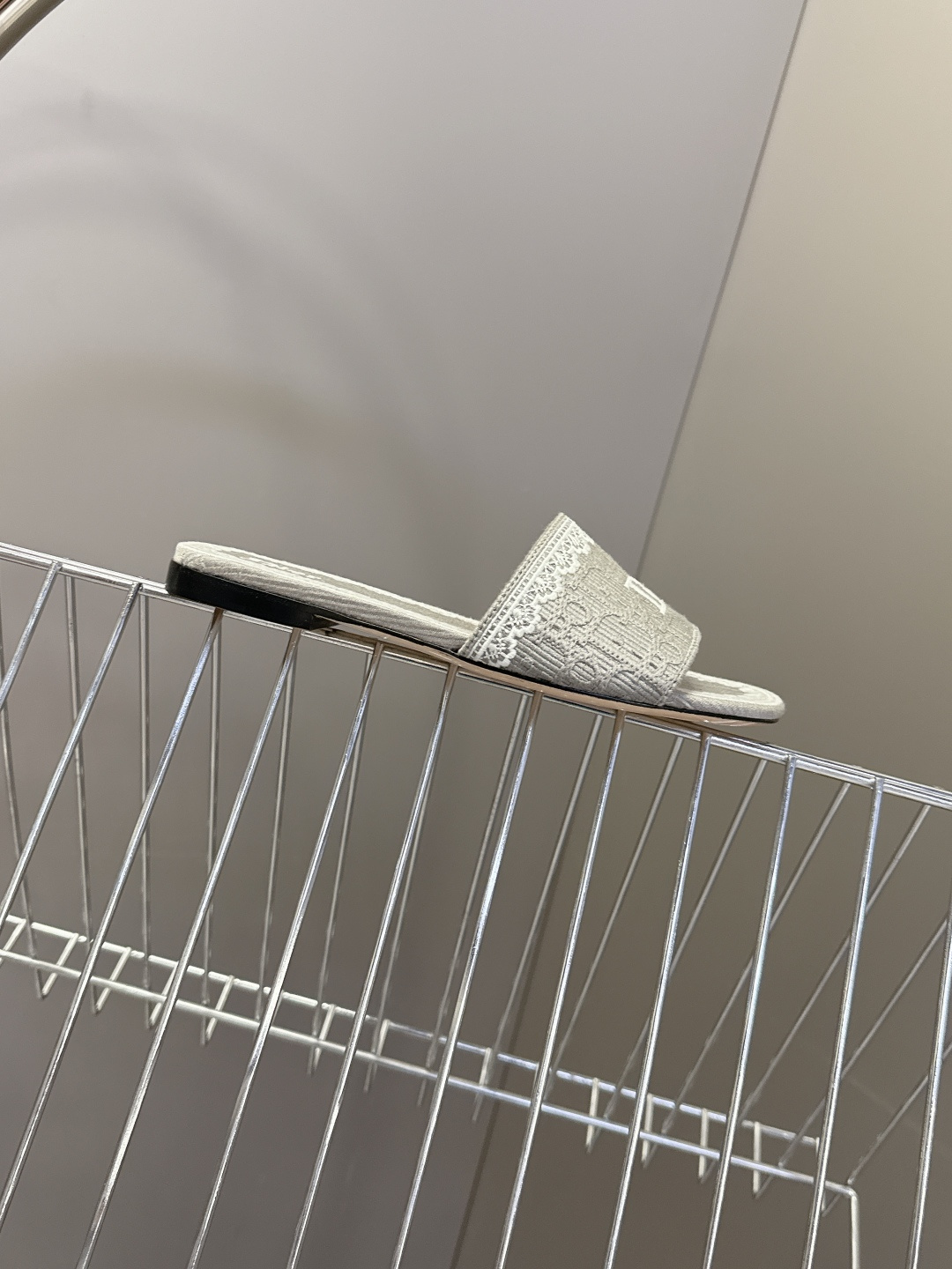 Dior迪奥2026春夏最新款CD拖鞋 超多明星时尚博主种草 春夏季必备 简约的设计 极具辨识度的品牌l