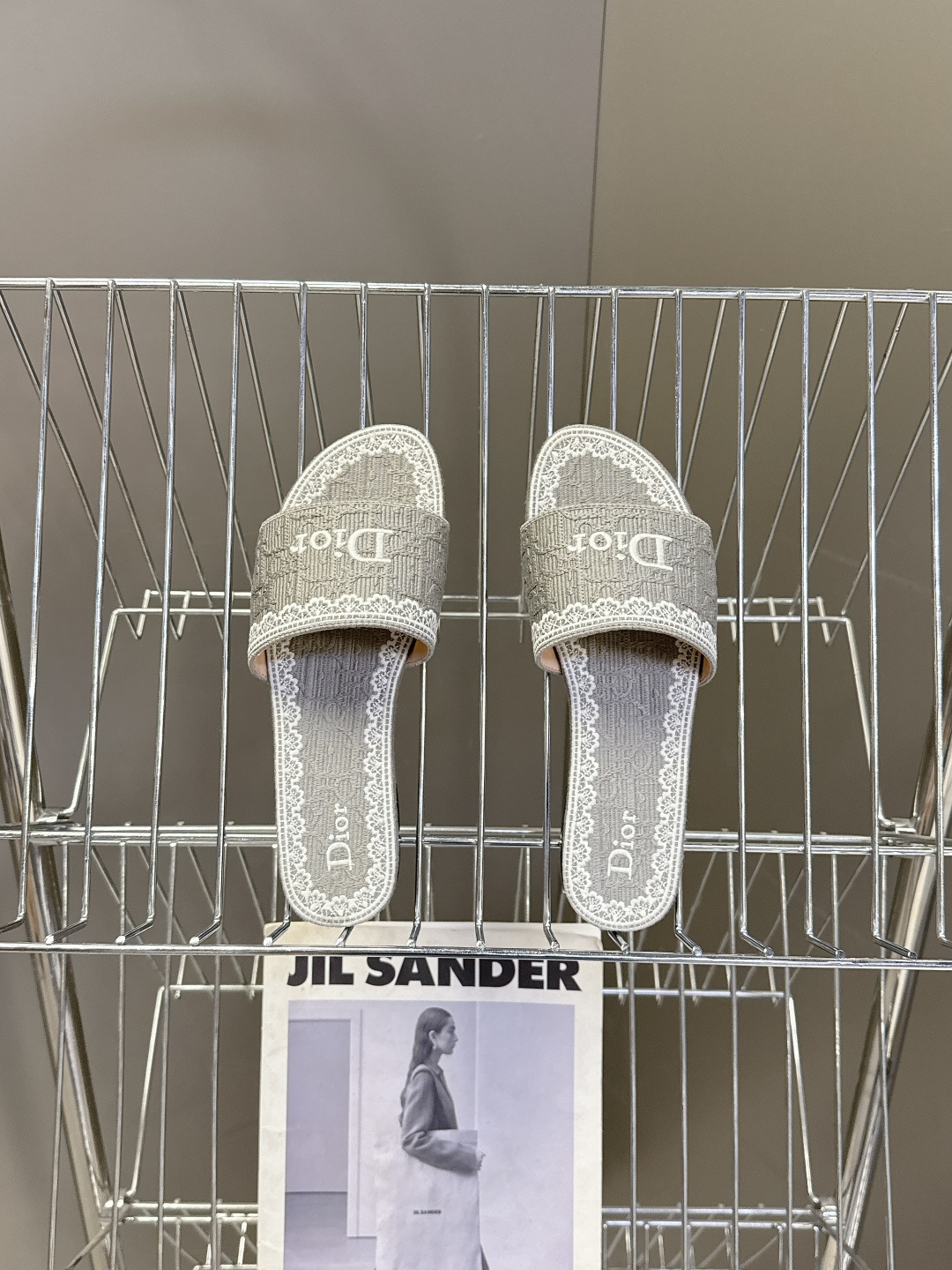 Dior迪奥2026春夏最新款CD拖鞋 超多明星时尚博主种草 春夏季必备 简约的设计 极具辨识度的品牌l