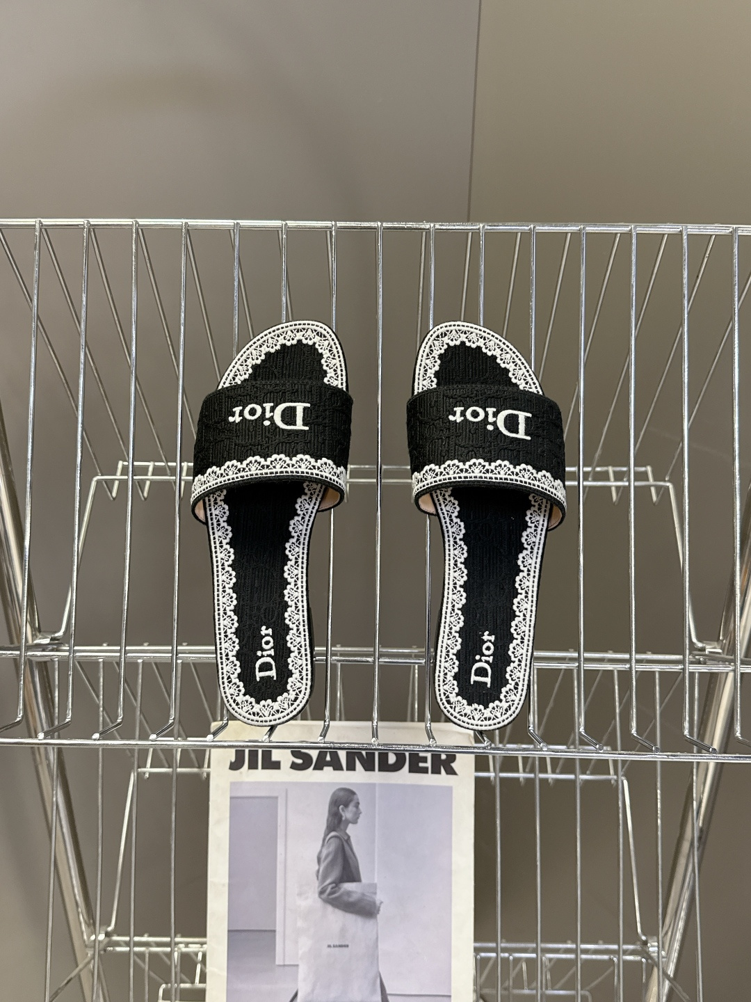 Dior迪奥2026春夏最新款CD拖鞋 超多明星时尚博主种草 春夏季必备 简约的设计 极具辨识度的品牌l