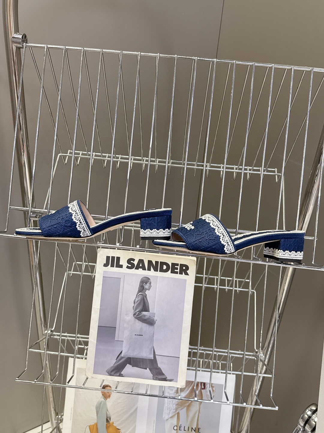 Dior迪奥2026春夏最新款CD粗跟拖鞋 超多明星时尚博主种草 春夏季必备 简约的设计 极具辨识度的品