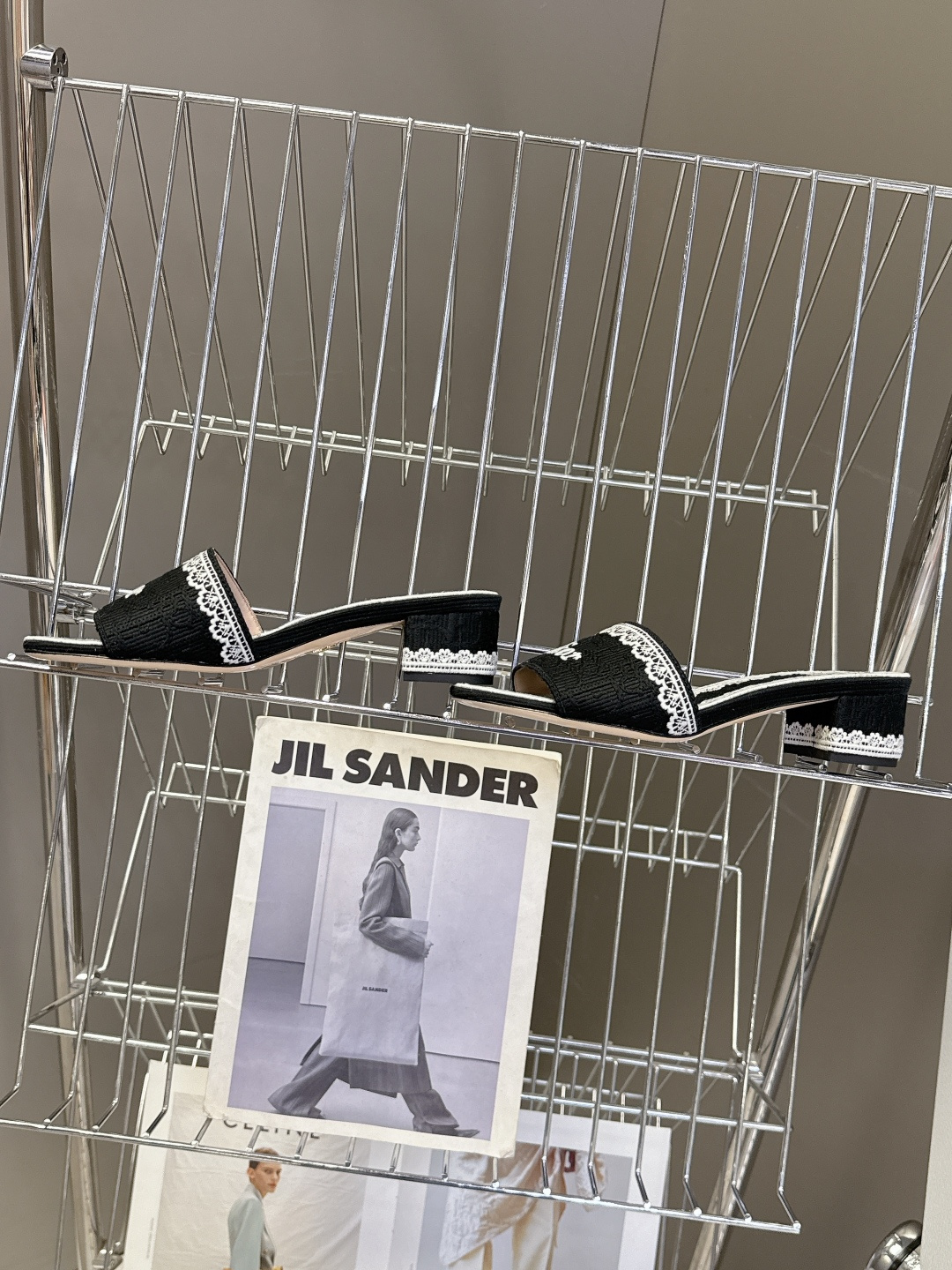 Dior迪奥2026春夏最新款CD粗跟拖鞋 超多明星时尚博主种草 春夏季必备 简约的设计 极具辨识度的品