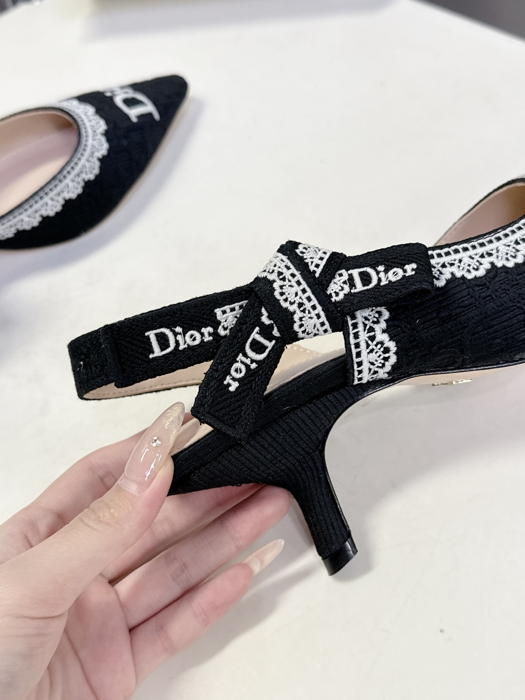 dior迪奥2026春夏最新走秀款粗跟时装鞋 超多明星时尚博主种草 每个女孩鞋柜都必须有一双D家时装鞋 