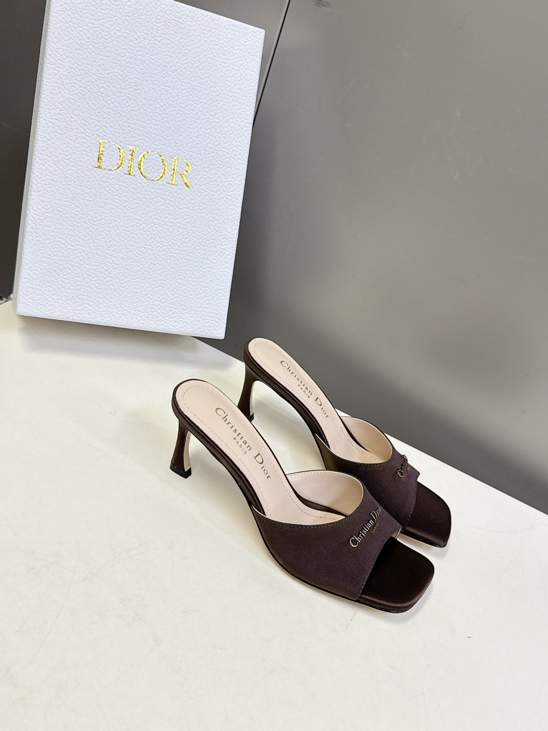 dior迪奥2026春夏最新走秀款粗跟时装鞋 超多明星时尚博主种草 每个女孩鞋柜都必须有一双D家时装鞋 