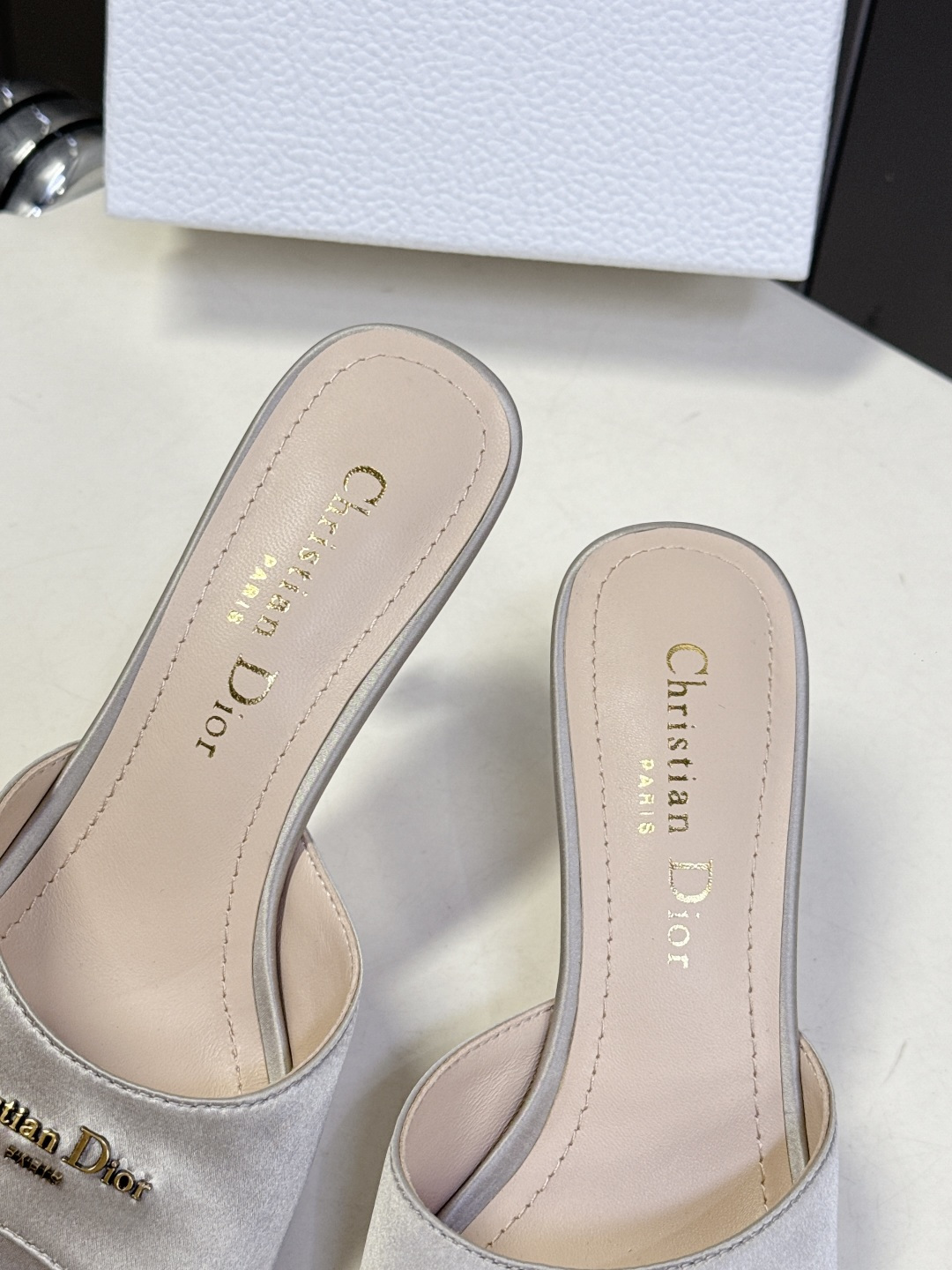 dior迪奥2026春夏最新走秀款粗跟时装鞋 超多明星时尚博主种草 每个女孩鞋柜都必须有一双D家时装鞋 