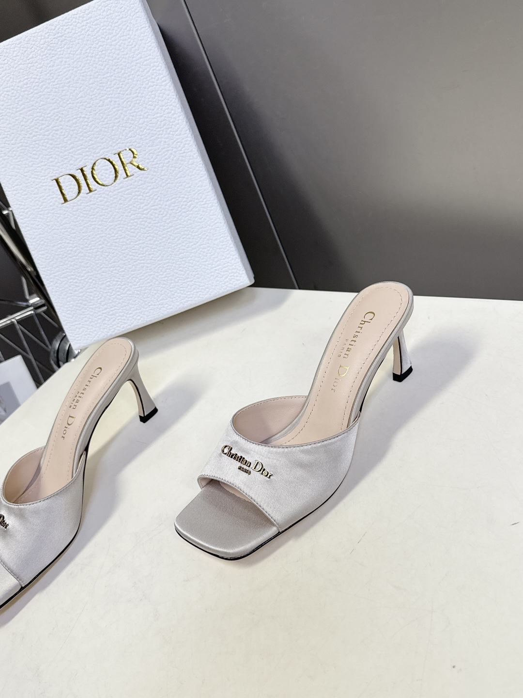 dior迪奥2026春夏最新走秀款粗跟时装鞋 超多明星时尚博主种草 每个女孩鞋柜都必须有一双D家时装鞋 