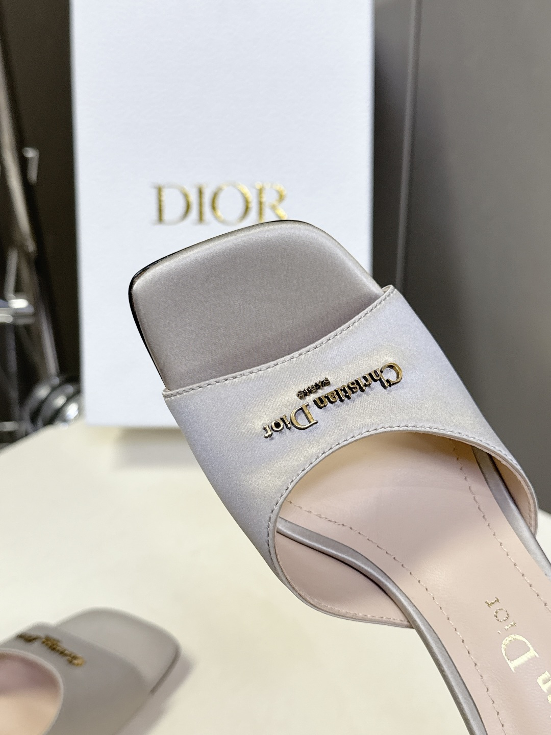 dior迪奥2026春夏最新走秀款粗跟时装鞋 超多明星时尚博主种草 每个女孩鞋柜都必须有一双D家时装鞋 