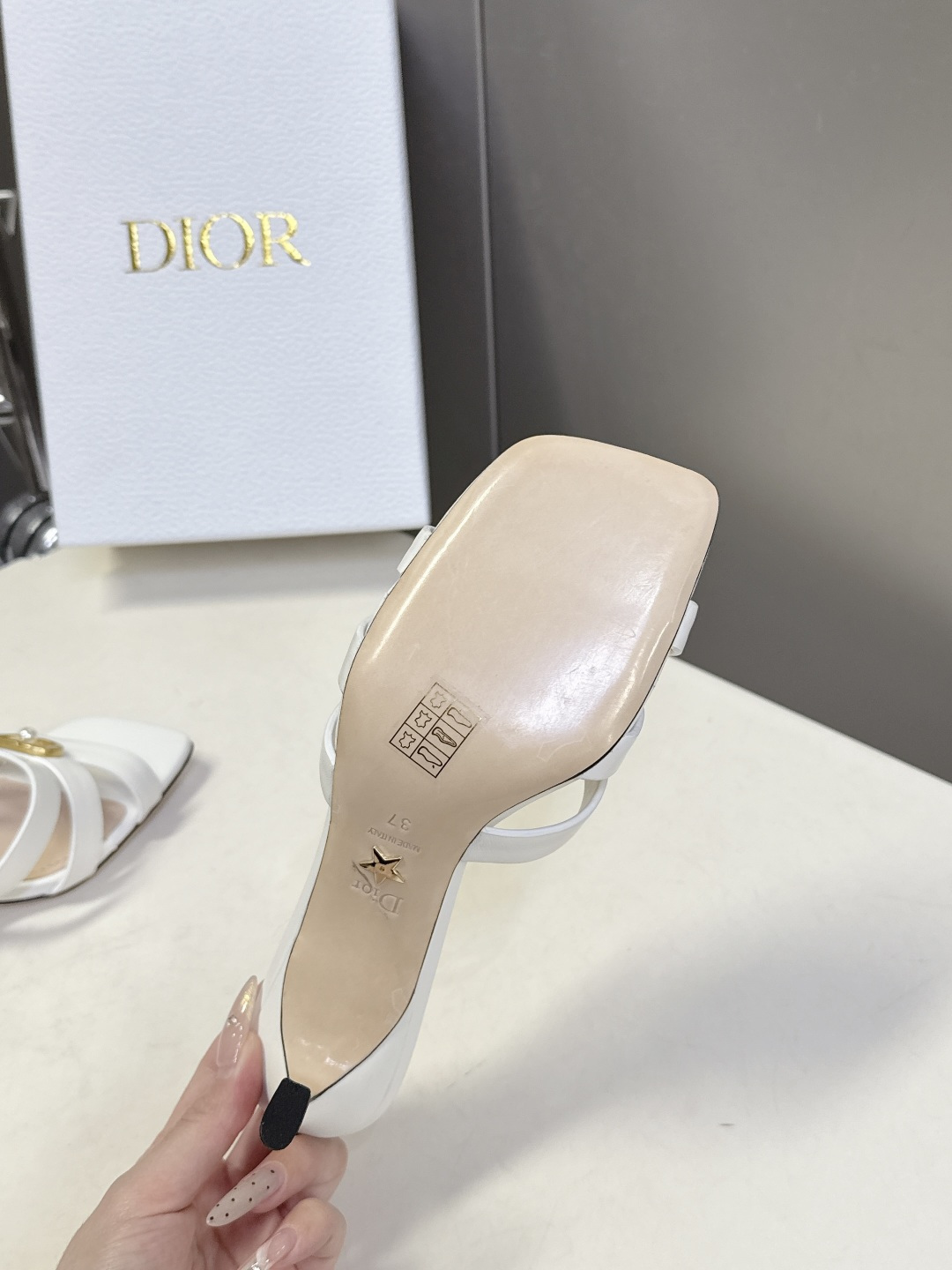 dior迪奥2026春夏最新走秀款粗跟时装鞋 超多明星时尚博主种草 每个女孩鞋柜都必须有一双D家时装鞋 