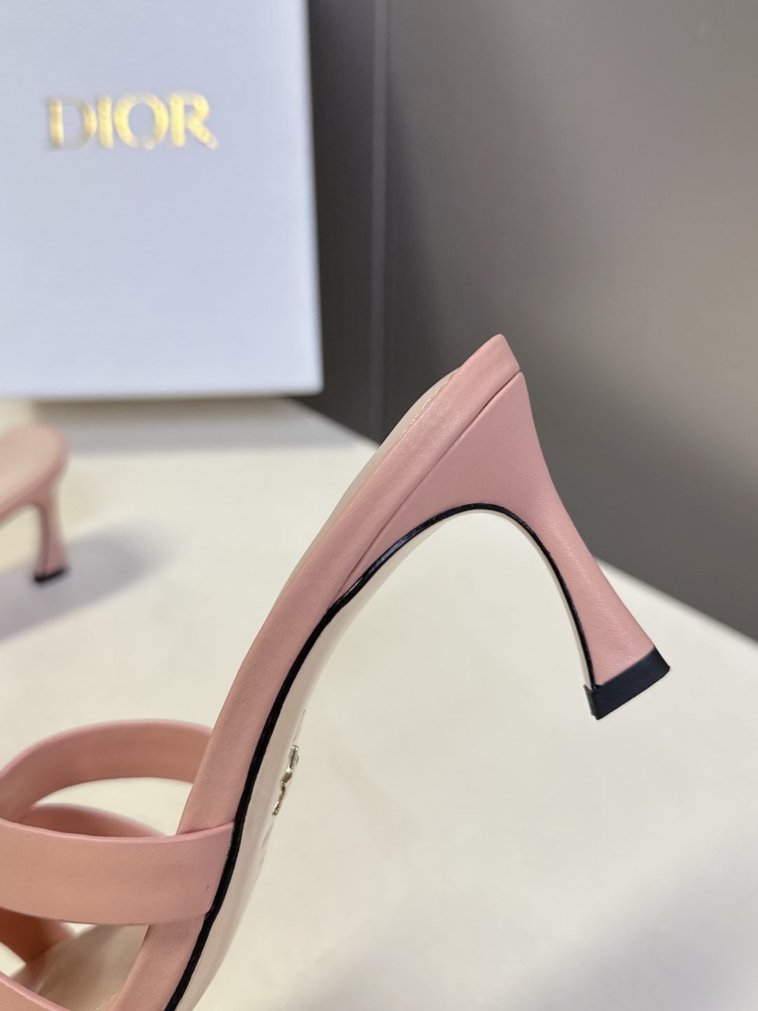 dior迪奥2026春夏最新走秀款粗跟时装鞋 超多明星时尚博主种草 每个女孩鞋柜都必须有一双D家时装鞋 