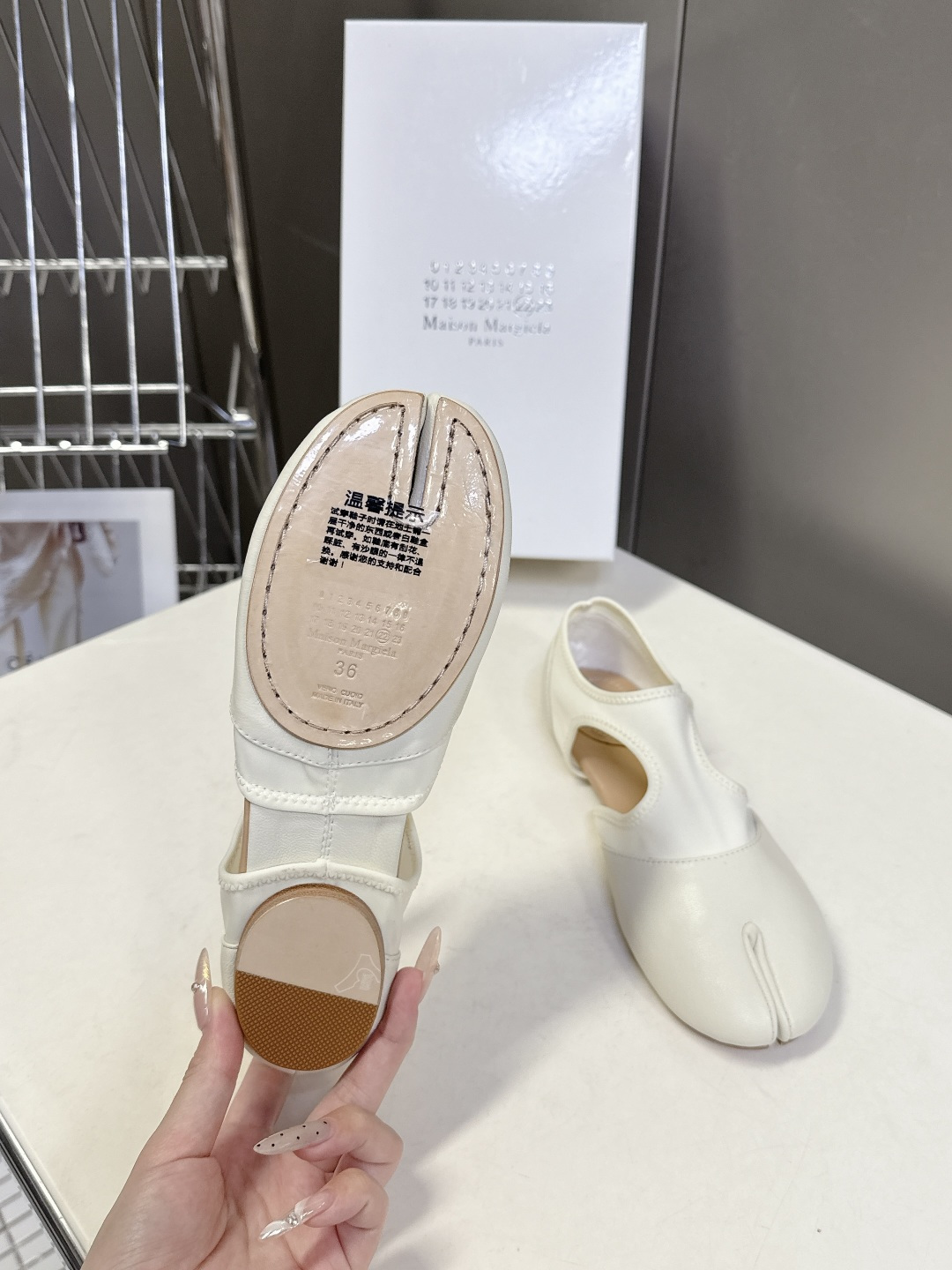 Maison Margiela·MM6马吉拉玛丽珍分趾单鞋 芭蕾舞鞋 超多明星网红种草 MM6作为这两年