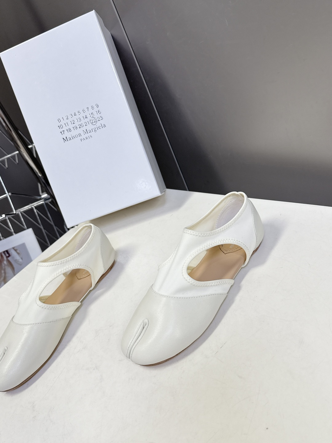 Maison Margiela·MM6马吉拉玛丽珍分趾单鞋 芭蕾舞鞋 超多明星网红种草 MM6作为这两年