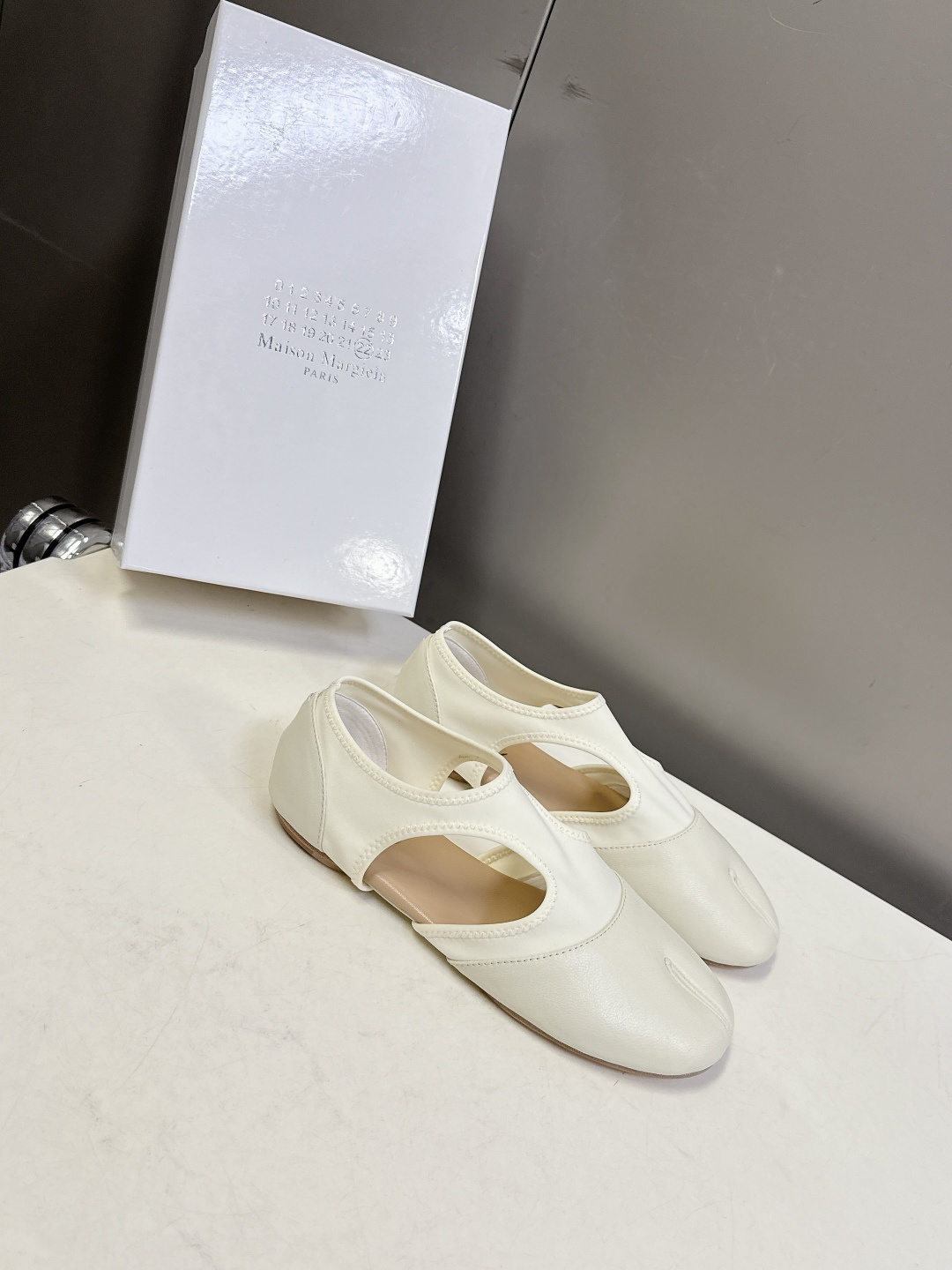 Maison Margiela·MM6马吉拉玛丽珍分趾单鞋 芭蕾舞鞋 超多明星网红种草 MM6作为这两年