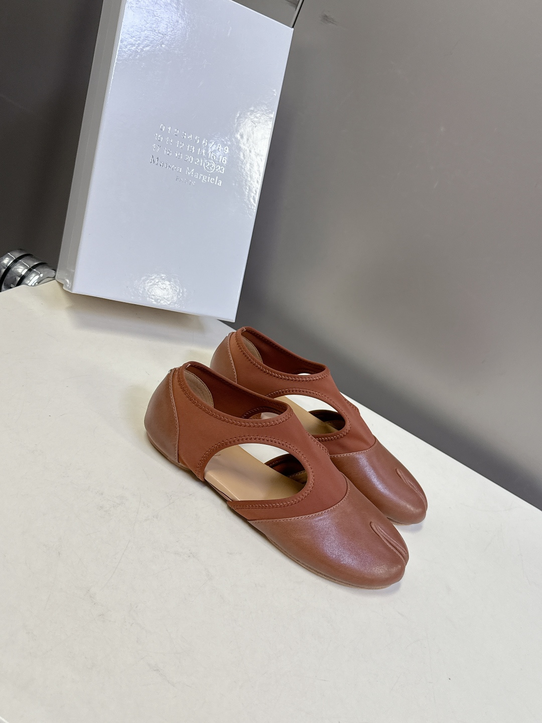 Maison Margiela·MM6马吉拉玛丽珍分趾单鞋 芭蕾舞鞋 超多明星网红种草 MM6作为这两年