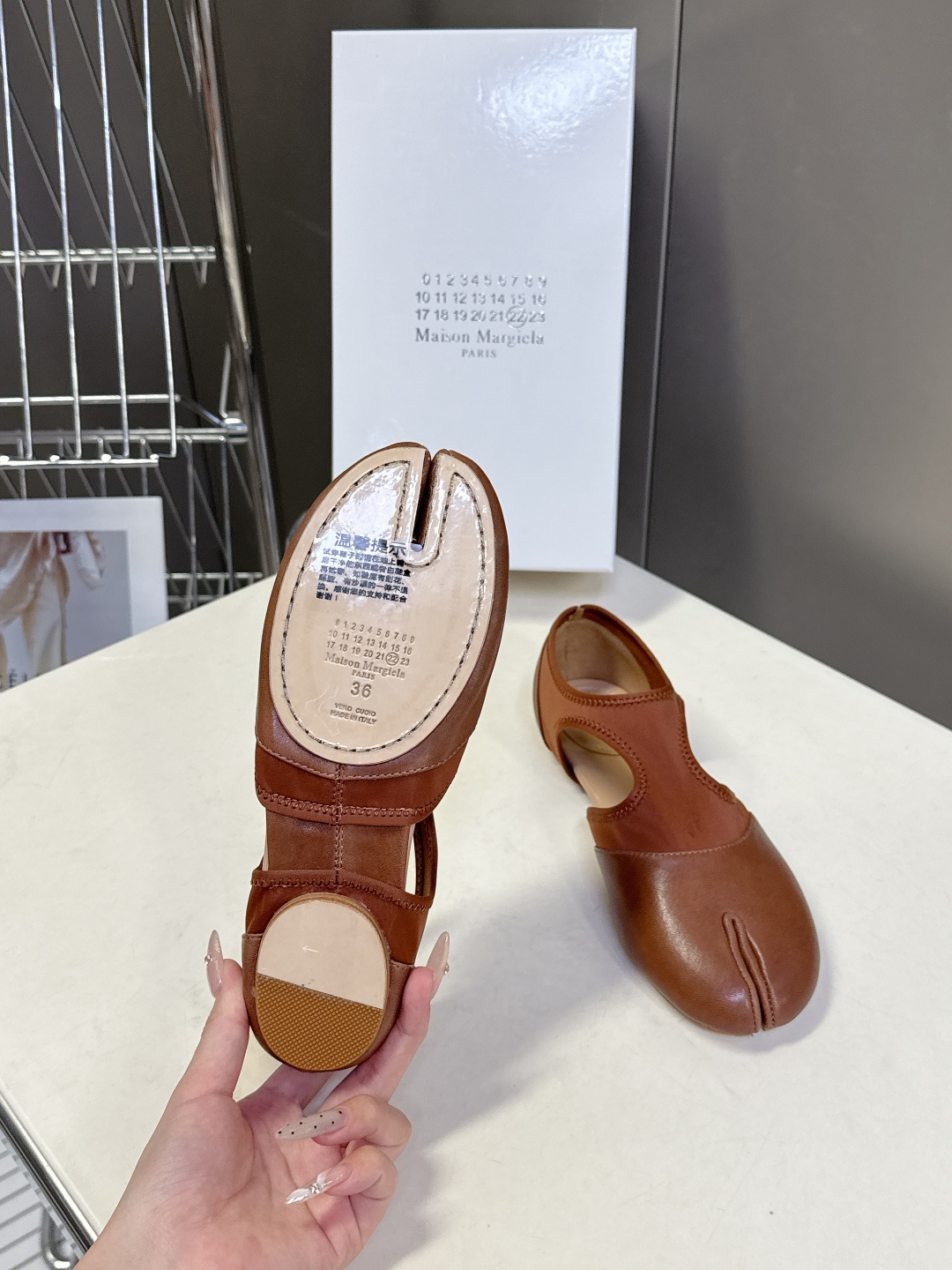 Maison Margiela·MM6马吉拉玛丽珍分趾单鞋 芭蕾舞鞋 超多明星网红种草 MM6作为这两年