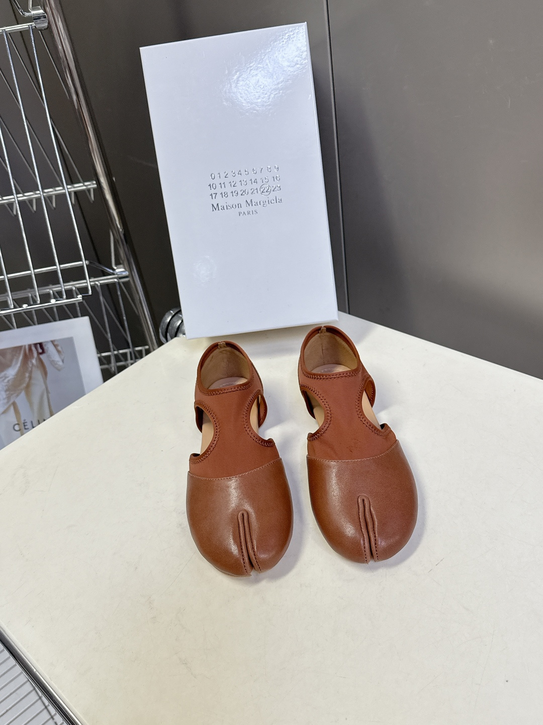 Maison Margiela·MM6马吉拉玛丽珍分趾单鞋 芭蕾舞鞋 超多明星网红种草 MM6作为这两年