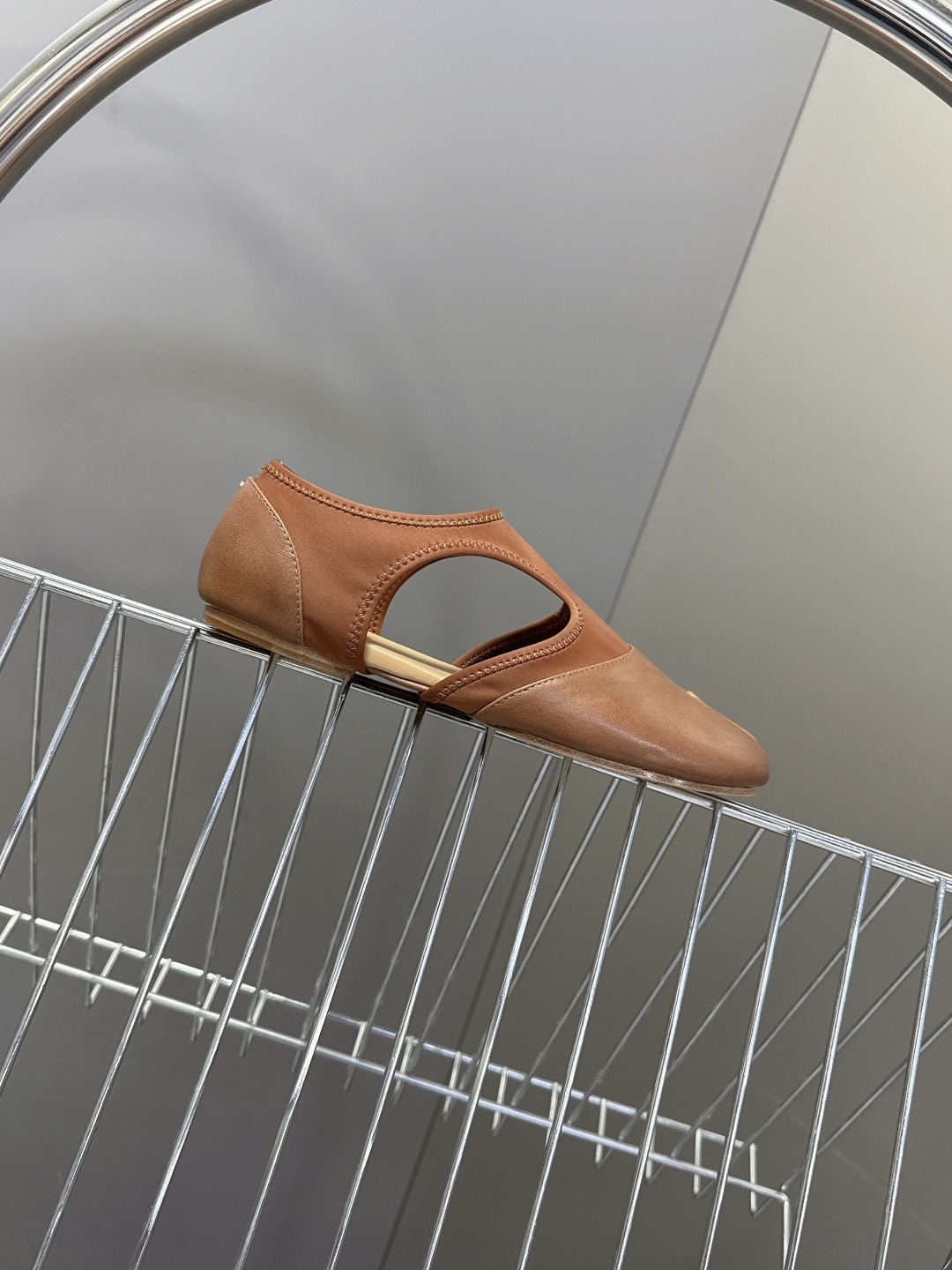 Maison Margiela·MM6马吉拉玛丽珍分趾单鞋 芭蕾舞鞋 超多明星网红种草 MM6作为这两年