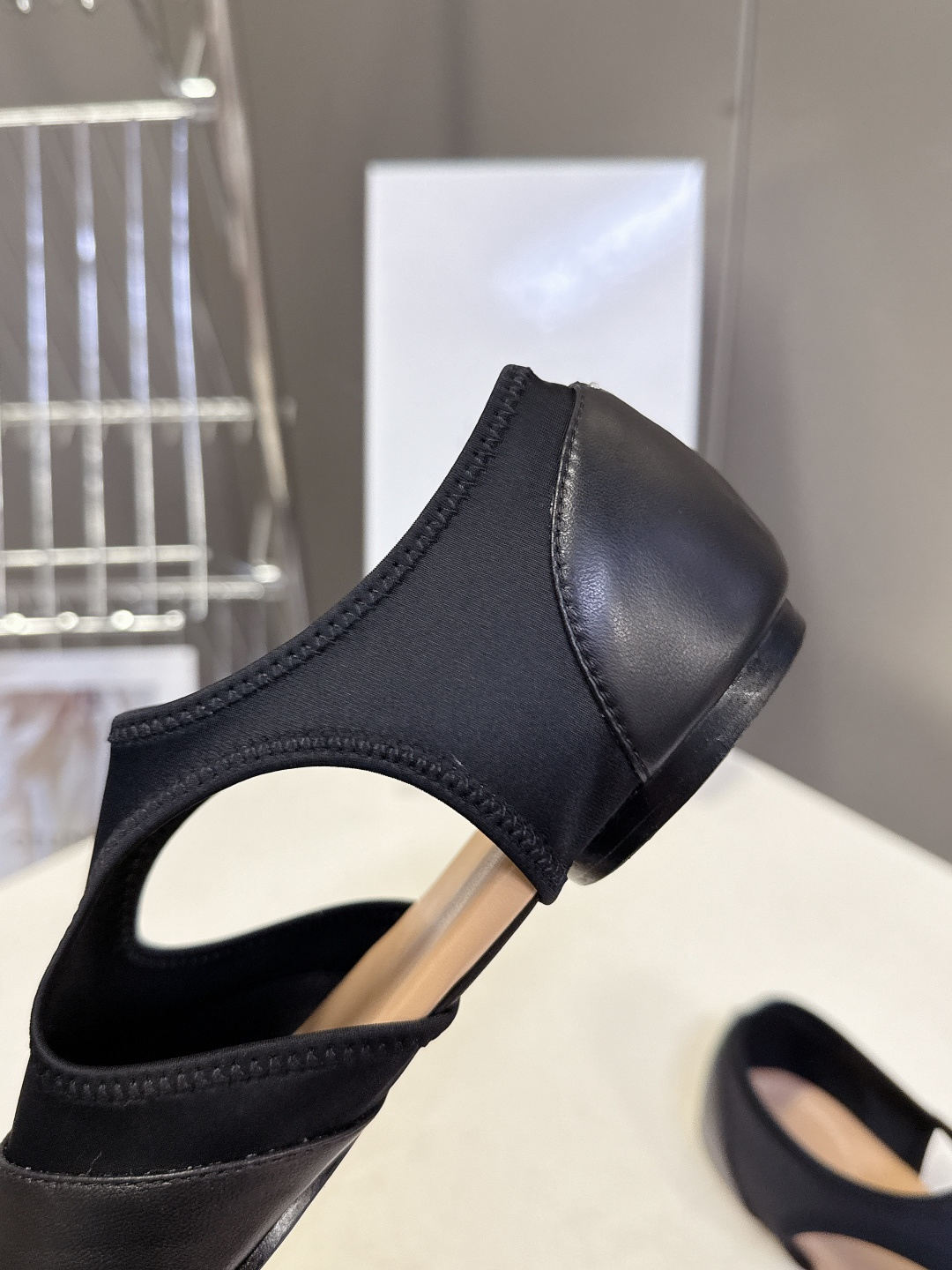 Maison Margiela·MM6马吉拉玛丽珍分趾单鞋 芭蕾舞鞋 超多明星网红种草 MM6作为这两年