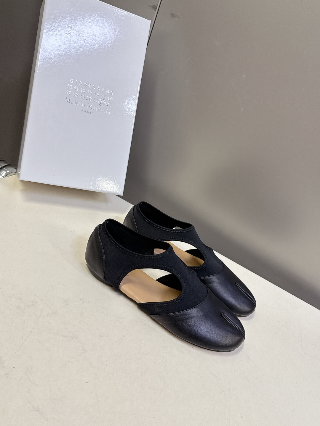 Maison Margiela·MM6马吉拉玛丽珍分趾单鞋 芭蕾舞鞋 超多明星网红种草 MM6作为这两年