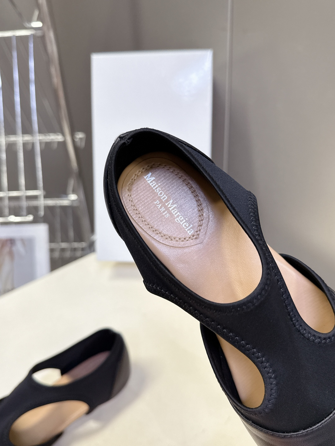 Maison Margiela·MM6马吉拉玛丽珍分趾单鞋 芭蕾舞鞋 超多明星网红种草 MM6作为这两年