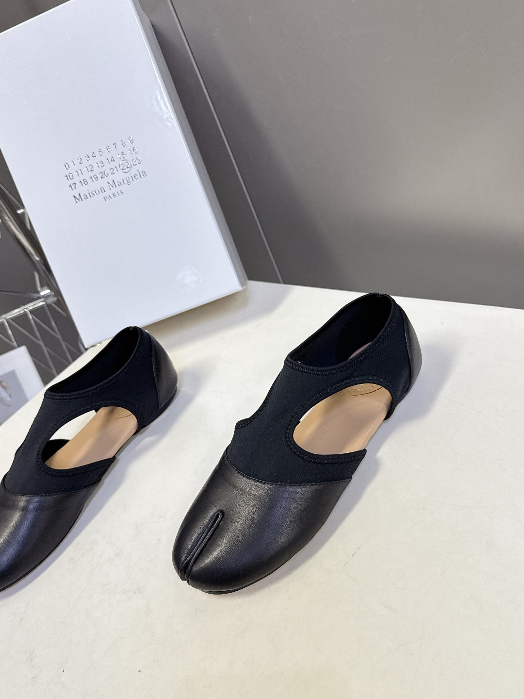 Maison Margiela·MM6马吉拉玛丽珍分趾单鞋 芭蕾舞鞋 超多明星网红种草 MM6作为这两年