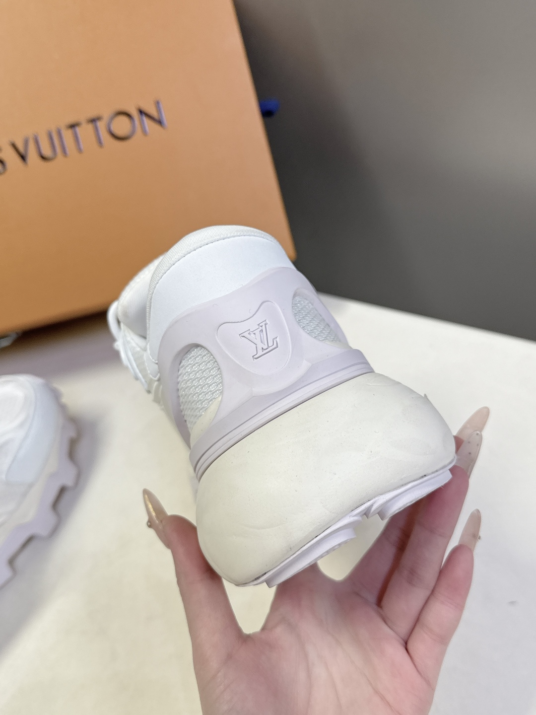 LOUIS VUITTON路易威登 驴牌春夏最新款 运动鞋 超多明星网红种草 原版购入开发 运动鞋融合网