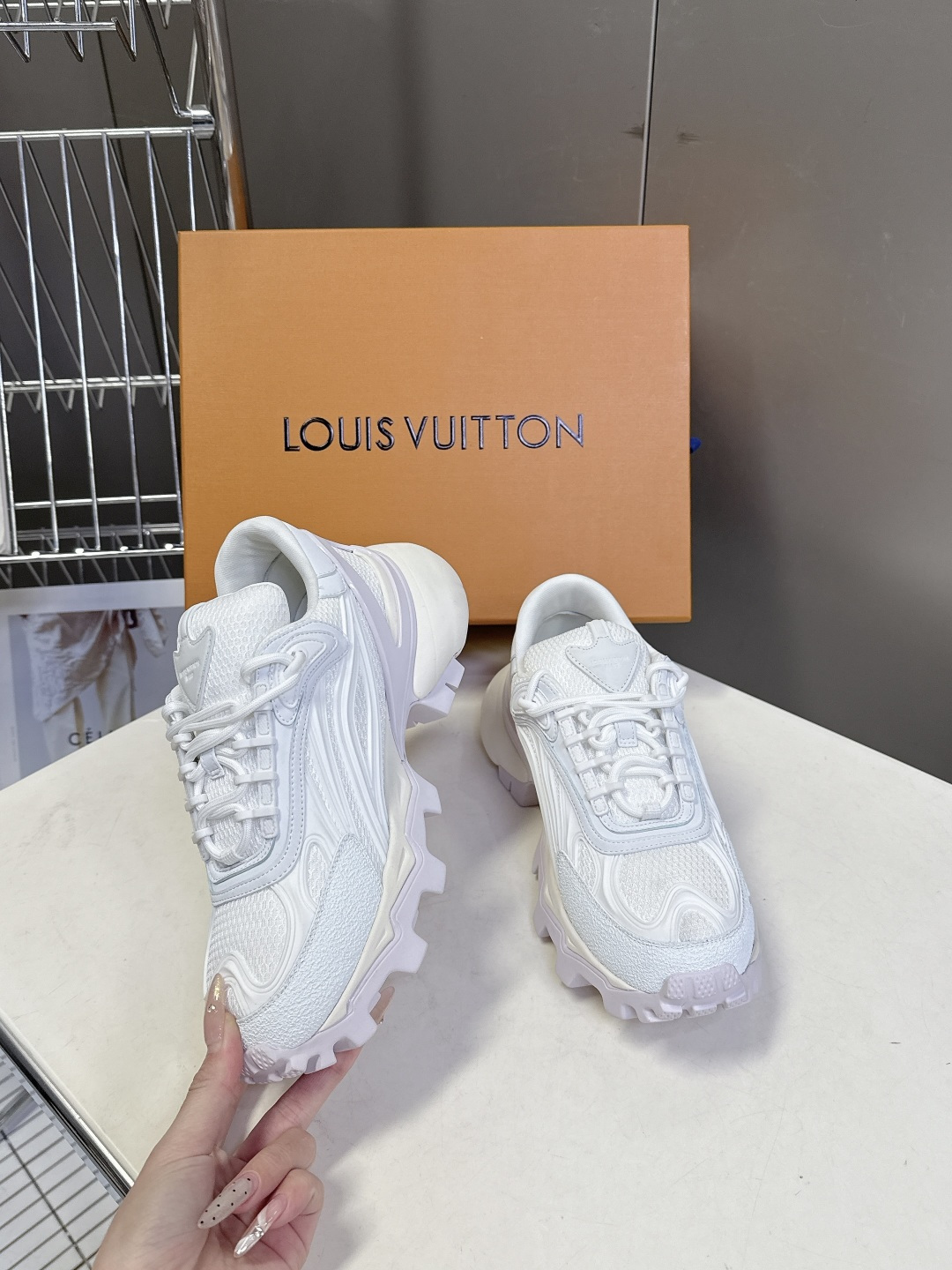 LOUIS VUITTON路易威登 驴牌春夏最新款 运动鞋 超多明星网红种草 原版购入开发 运动鞋融合网