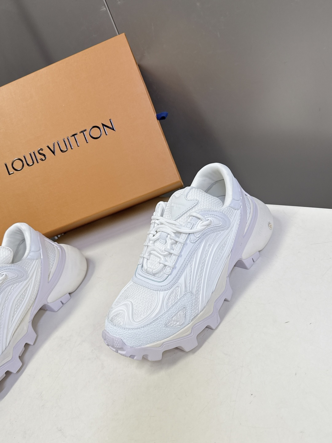 LOUIS VUITTON路易威登 驴牌春夏最新款 运动鞋 超多明星网红种草 原版购入开发 运动鞋融合网