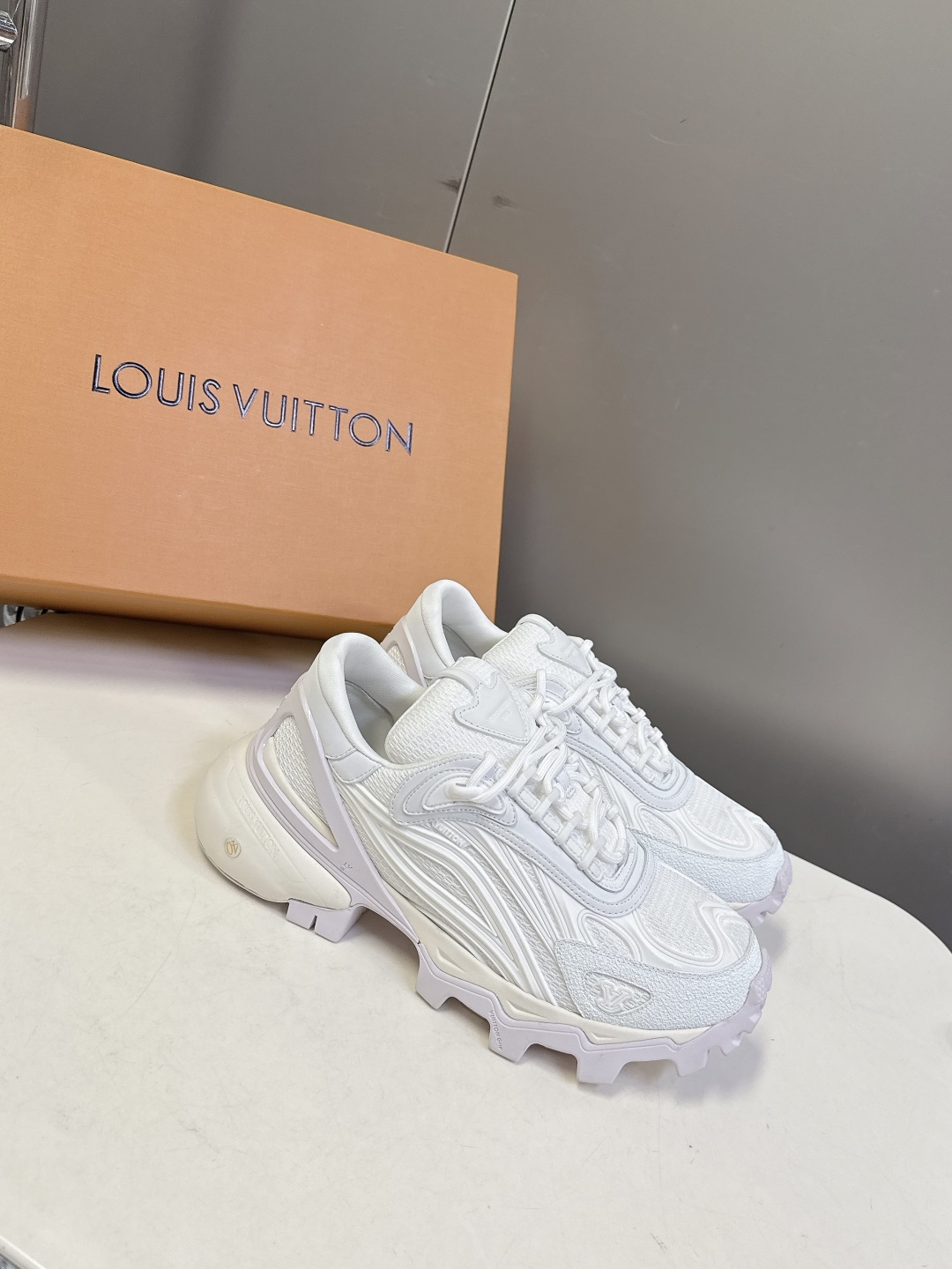 LOUIS VUITTON路易威登 驴牌春夏最新款 运动鞋 超多明星网红种草 原版购入开发 运动鞋融合网