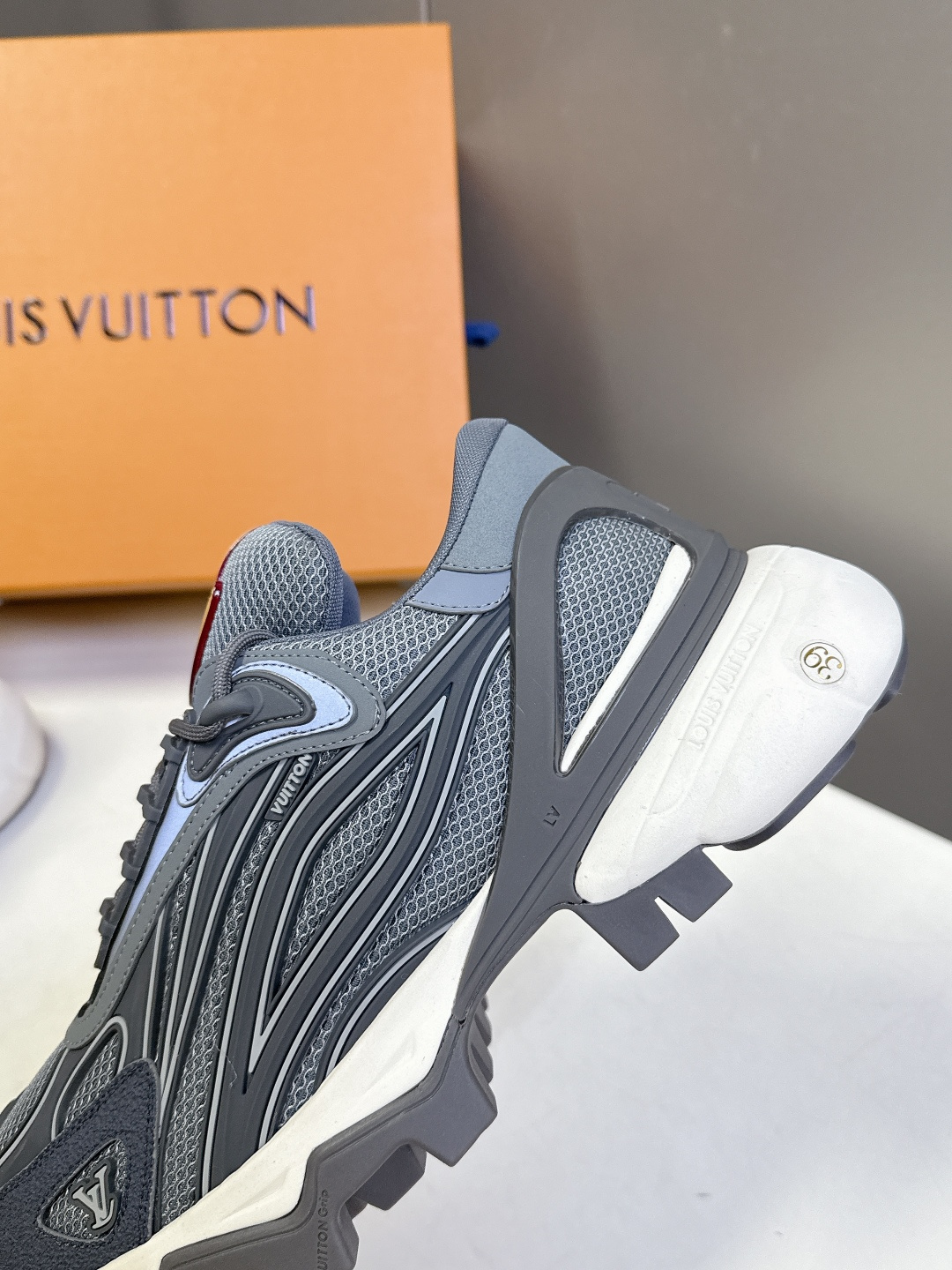 LOUIS VUITTON路易威登 驴牌春夏最新款 运动鞋 超多明星网红种草 原版购入开发 运动鞋融合网