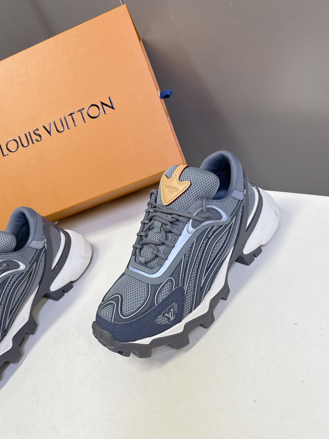 LOUIS VUITTON路易威登 驴牌春夏最新款 运动鞋 超多明星网红种草 原版购入开发 运动鞋融合网