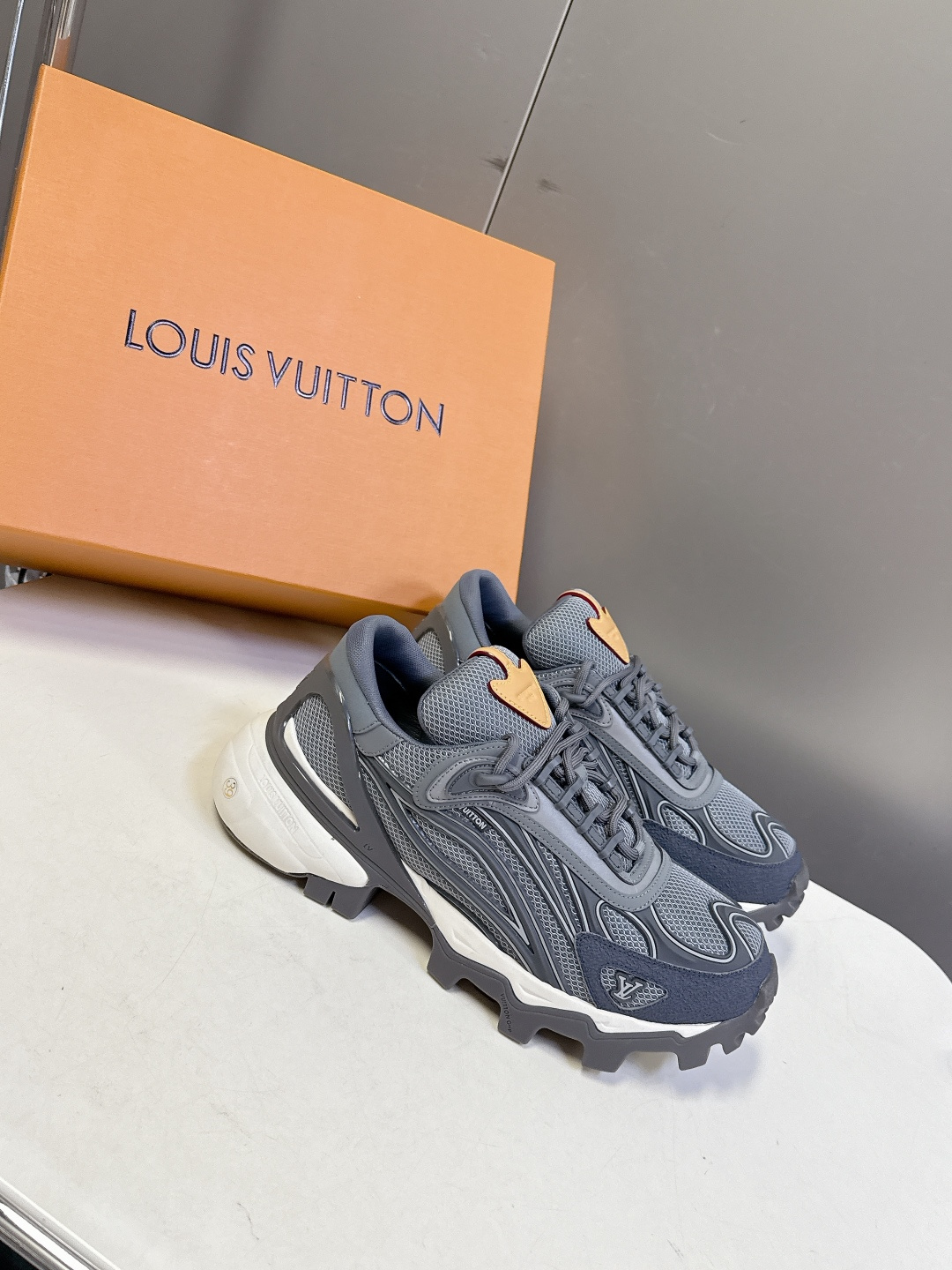 LOUIS VUITTON路易威登 驴牌春夏最新款 运动鞋 超多明星网红种草 原版购入开发 运动鞋融合网