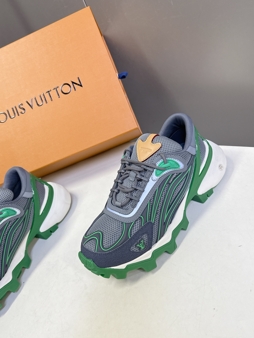 LOUIS VUITTON路易威登 驴牌春夏最新款 运动鞋 超多明星网红种草 原版购入开发 运动鞋融合网