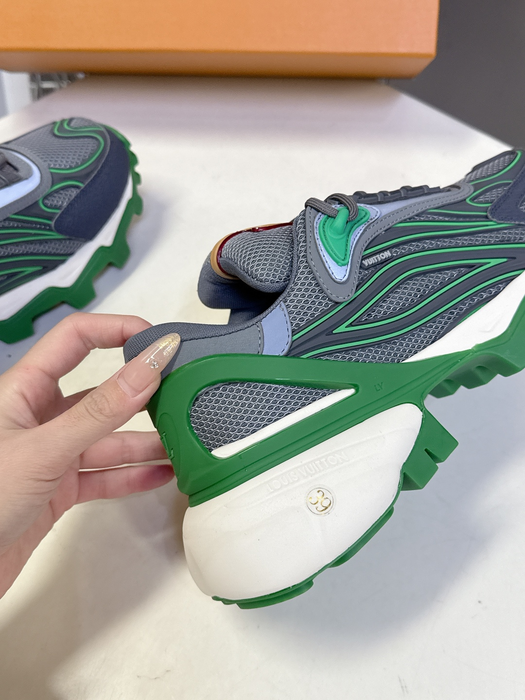 LOUIS VUITTON路易威登 驴牌春夏最新款 运动鞋 超多明星网红种草 原版购入开发 运动鞋融合网