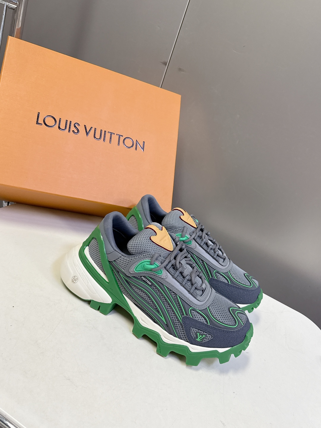 LOUIS VUITTON路易威登 驴牌春夏最新款 运动鞋 超多明星网红种草 原版购入开发 运动鞋融合网