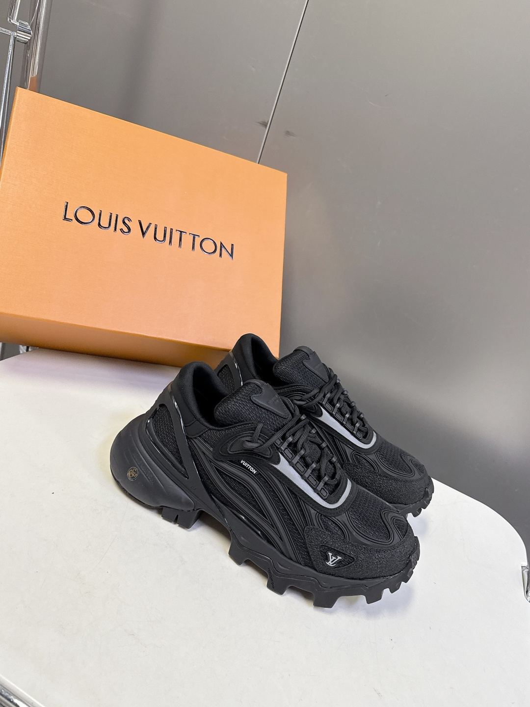 LOUIS VUITTON路易威登 驴牌春夏最新款 运动鞋 超多明星网红种草 原版购入开发 运动鞋融合网