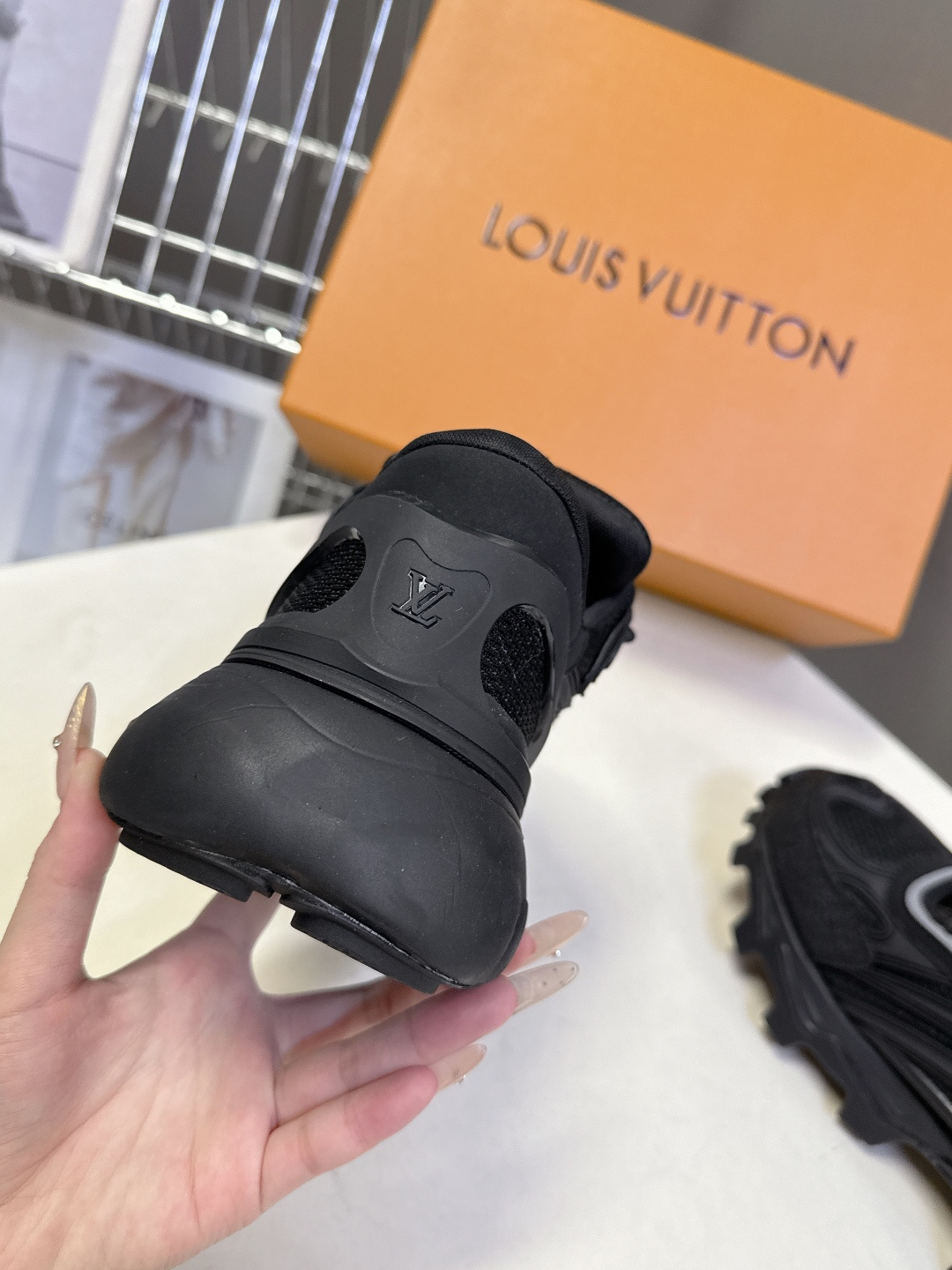 LOUIS VUITTON路易威登 驴牌春夏最新款 运动鞋 超多明星网红种草 原版购入开发 运动鞋融合网