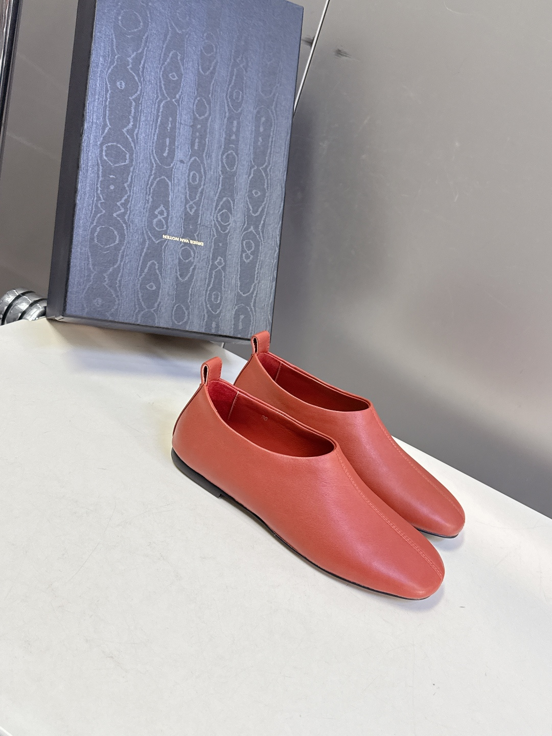 Dries Van Noten2026春夏嘴新款平底复古乐福鞋一脚蹬懒人鞋很多明星私服穿搭 简单的设计既