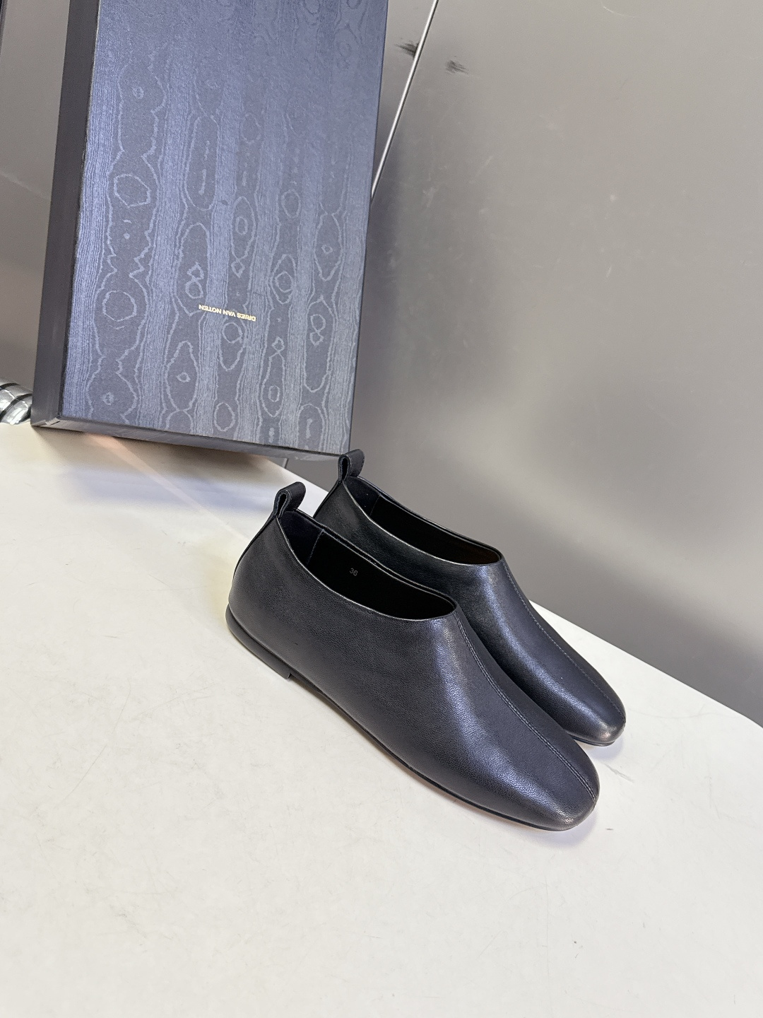 Dries Van Noten2026春夏嘴新款平底复古乐福鞋一脚蹬懒人鞋很多明星私服穿搭 简单的设计既