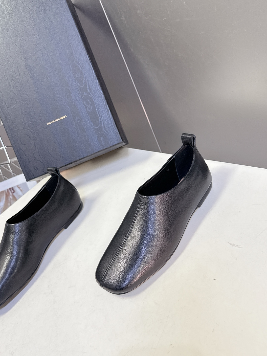 Dries Van Noten2026春夏嘴新款平底复古乐福鞋一脚蹬懒人鞋很多明星私服穿搭 简单的设计既