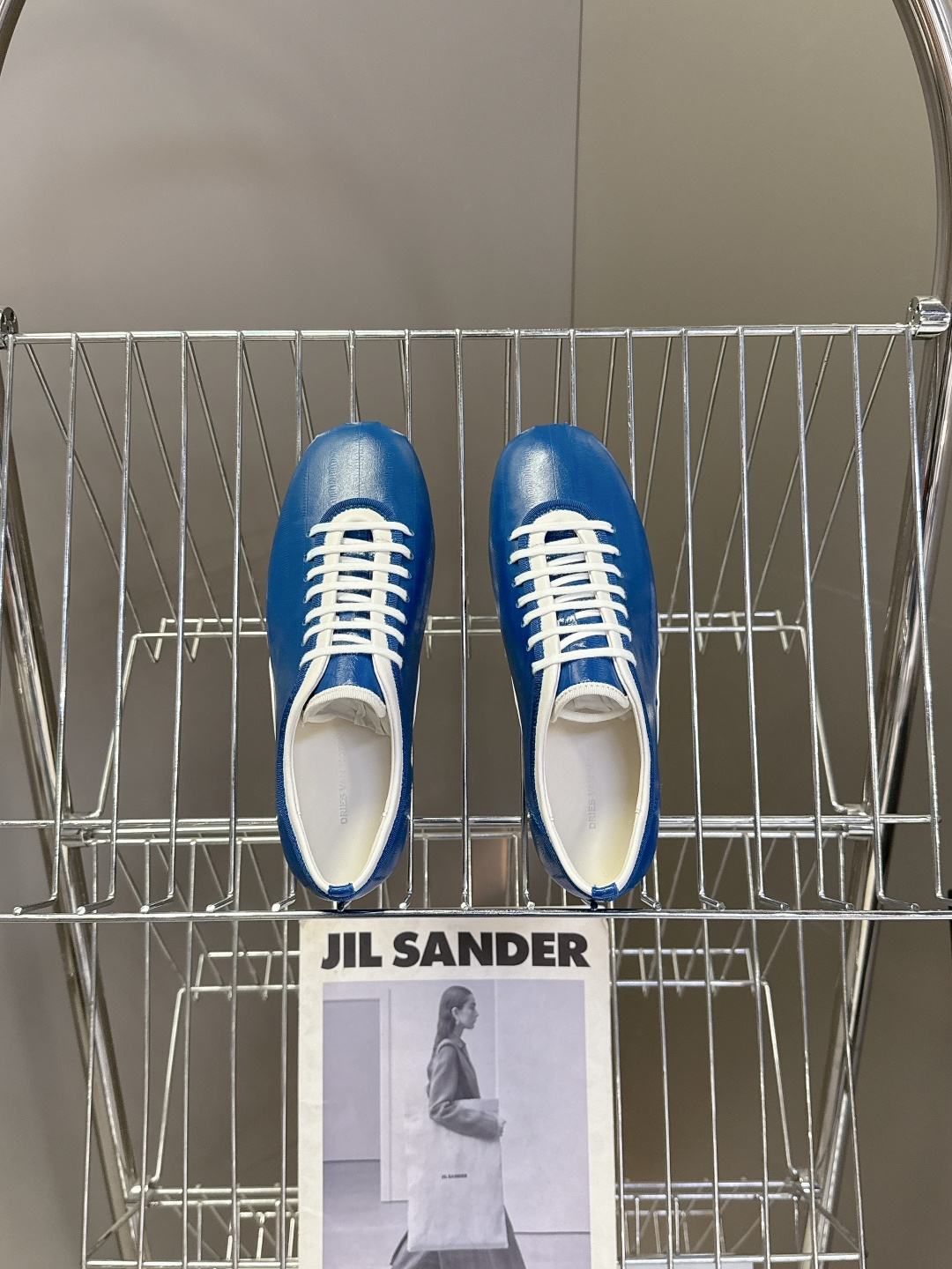 Dries Van Noten2026春夏复古德训鞋极简平底休闲鞋属于复古德训鞋极简平底休闲鞋，鞋型为低