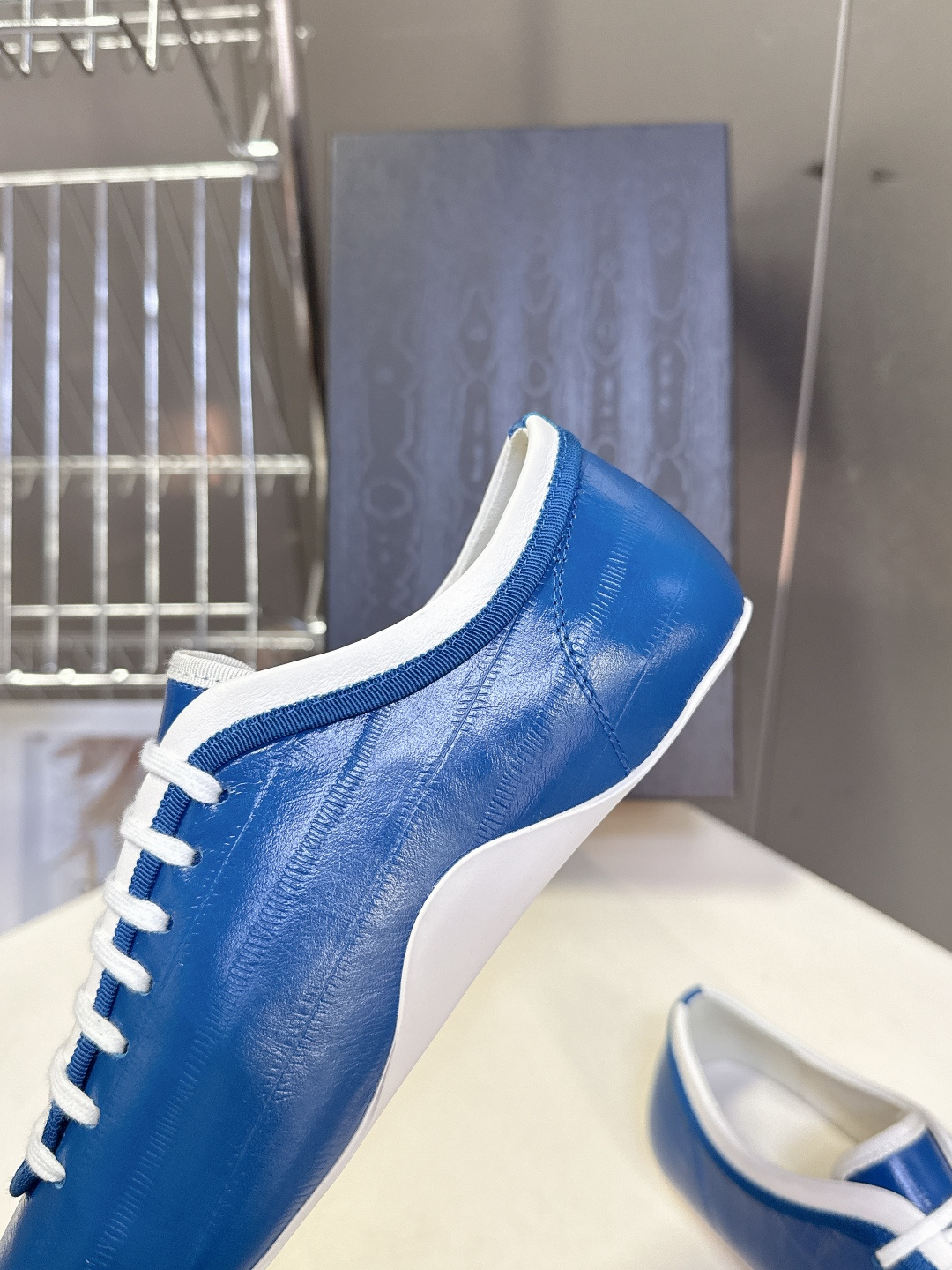 Dries Van Noten2026春夏复古德训鞋极简平底休闲鞋属于复古德训鞋极简平底休闲鞋，鞋型为低