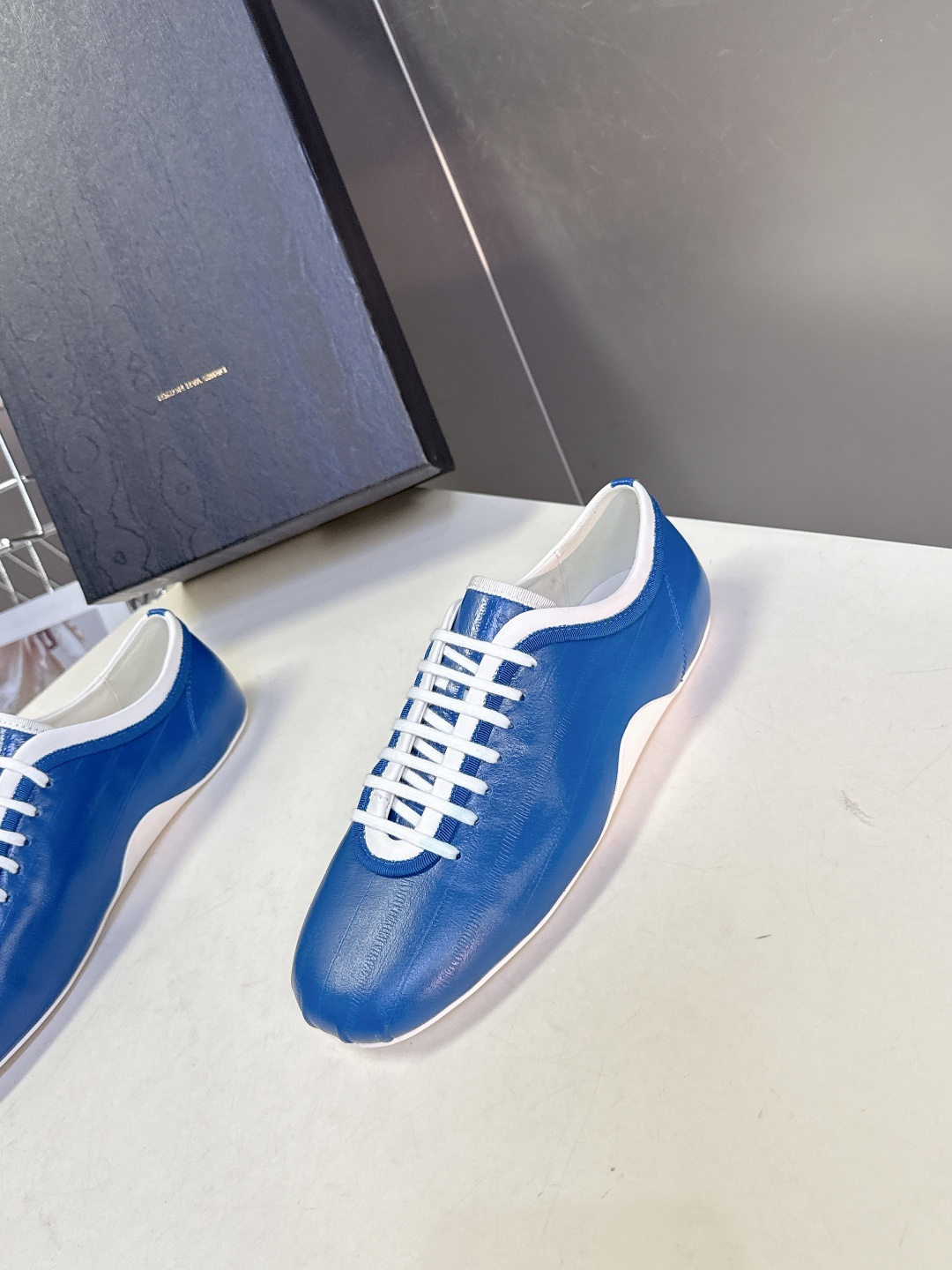 Dries Van Noten2026春夏复古德训鞋极简平底休闲鞋属于复古德训鞋极简平底休闲鞋，鞋型为低