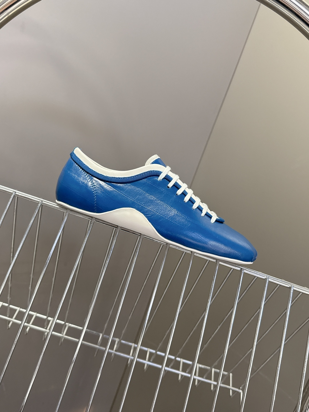 Dries Van Noten2026春夏复古德训鞋极简平底休闲鞋属于复古德训鞋极简平底休闲鞋，鞋型为低