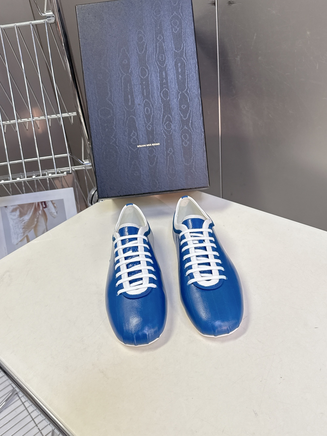 Dries Van Noten2026春夏复古德训鞋极简平底休闲鞋属于复古德训鞋极简平底休闲鞋，鞋型为低