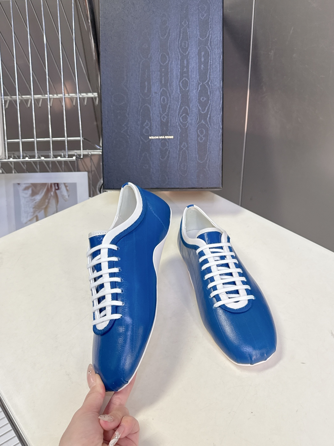 Dries Van Noten2026春夏复古德训鞋极简平底休闲鞋属于复古德训鞋极简平底休闲鞋，鞋型为低