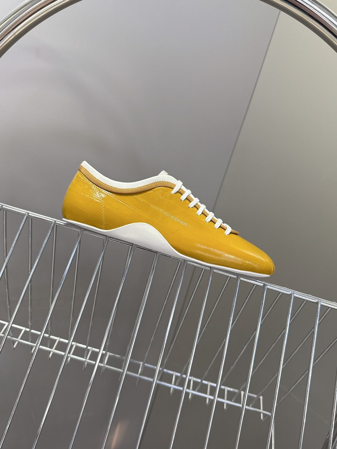 Dries Van Noten2026春夏复古德训鞋极简平底休闲鞋属于复古德训鞋极简平底休闲鞋，鞋型为低