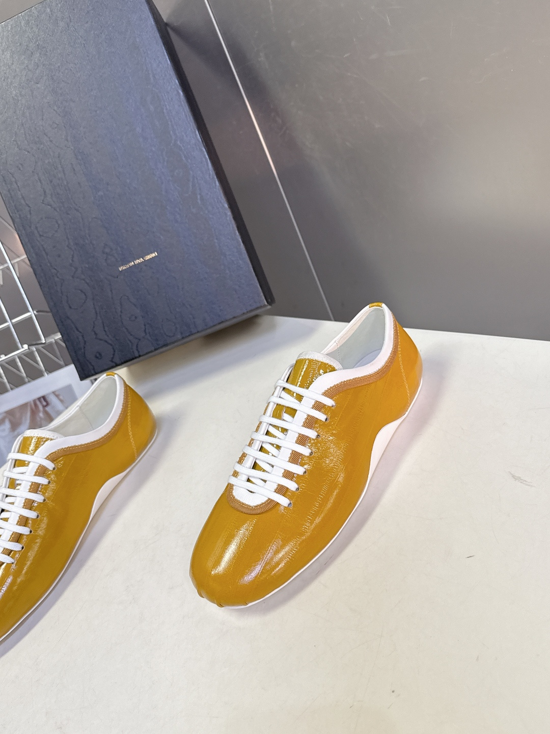 Dries Van Noten2026春夏复古德训鞋极简平底休闲鞋属于复古德训鞋极简平底休闲鞋，鞋型为低