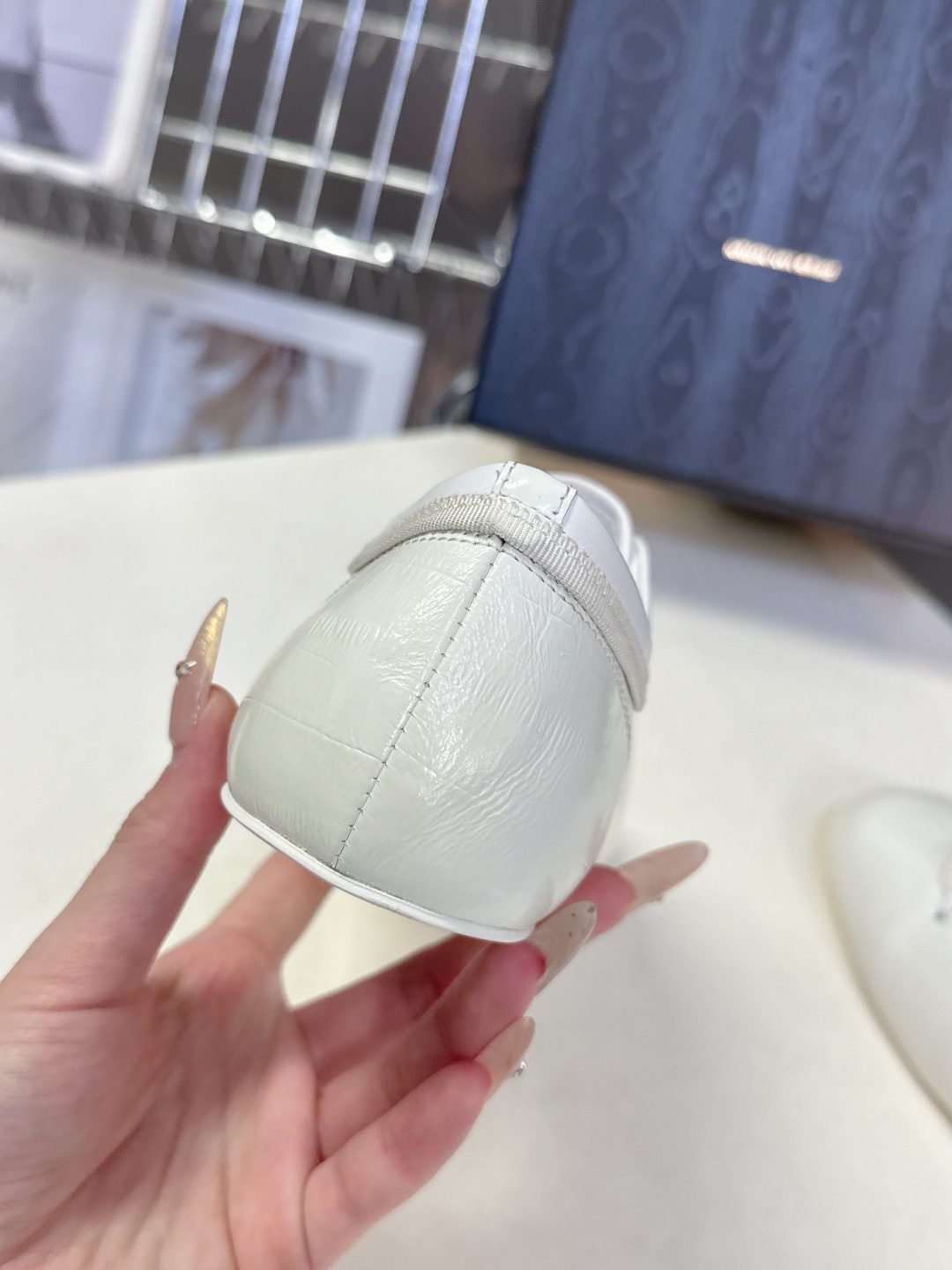 Dries Van Noten2026春夏复古德训鞋极简平底休闲鞋属于复古德训鞋极简平底休闲鞋，鞋型为低