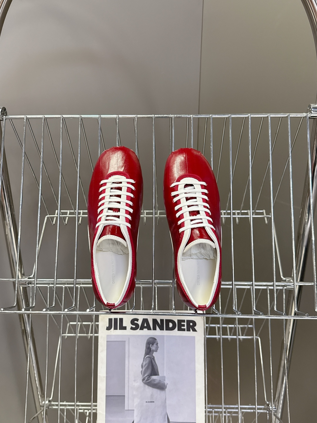 Dries Van Noten2026春夏复古德训鞋极简平底休闲鞋属于复古德训鞋极简平底休闲鞋，鞋型为低