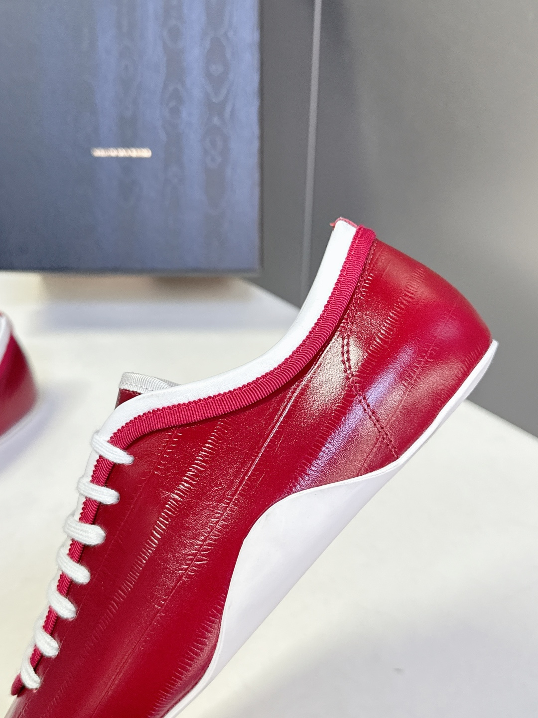 Dries Van Noten2026春夏复古德训鞋极简平底休闲鞋属于复古德训鞋极简平底休闲鞋，鞋型为低