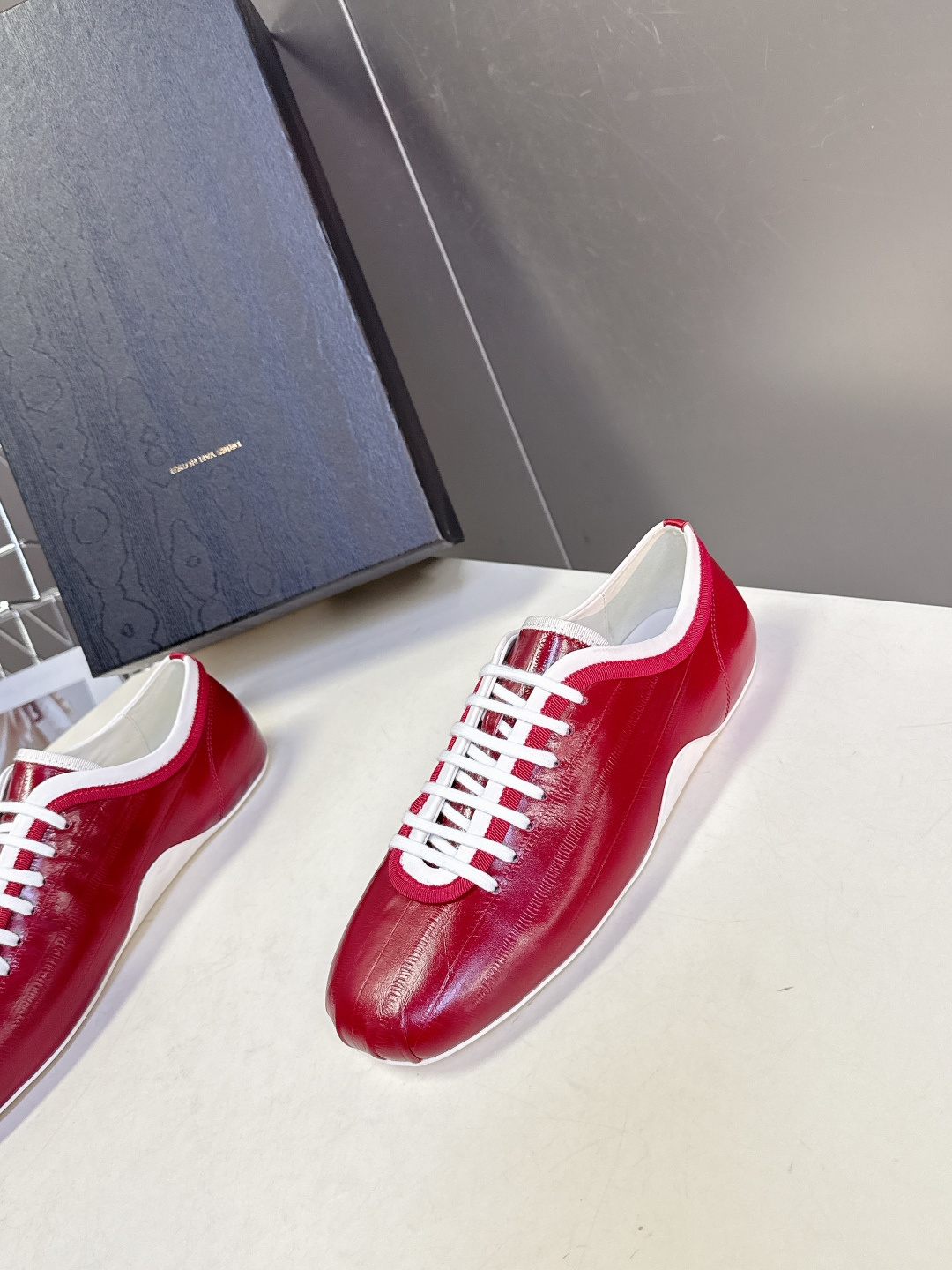 Dries Van Noten2026春夏复古德训鞋极简平底休闲鞋属于复古德训鞋极简平底休闲鞋，鞋型为低